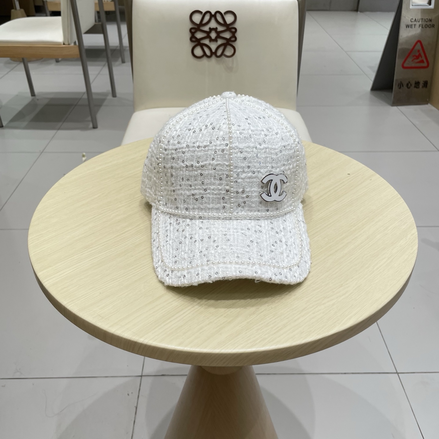 NO:541731,CHANEL Autumn and Winter New Baseball Cap Pearl Heavy Industry Made in Atmospheric casual and fashionable and stylish!  Hat fisherman hat baseball hat knit hat, hat, chanel, chanel, espadrilles, hats19860909CHANEL 香奈儿 秋冬新款棒球帽 珍珠重工制作大气休闲时尚潮流又有范百搭款！帽子渔夫帽棒球帽针织帽,帽子,chanel,chanel,espadrilles,hats,hat