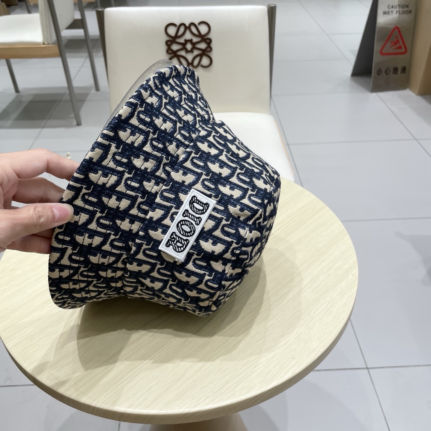  Dior 迪奥 新款原单渔夫帽， 精致純也格调很有感觉，很酷很时尚，质量超赞