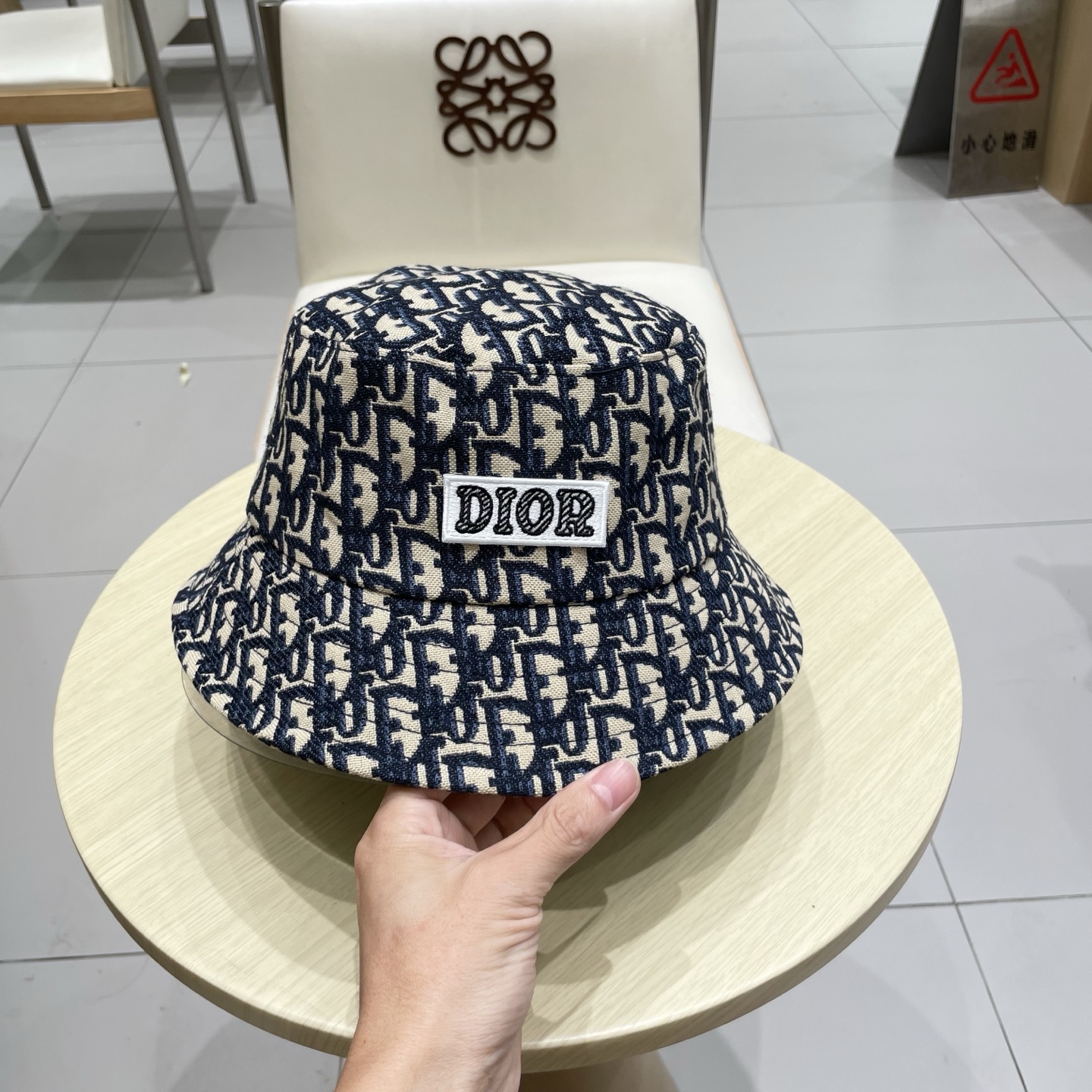  Dior 迪奥 新款原单渔夫帽， 精致純也格调很有感觉，很酷很时尚，质量超赞