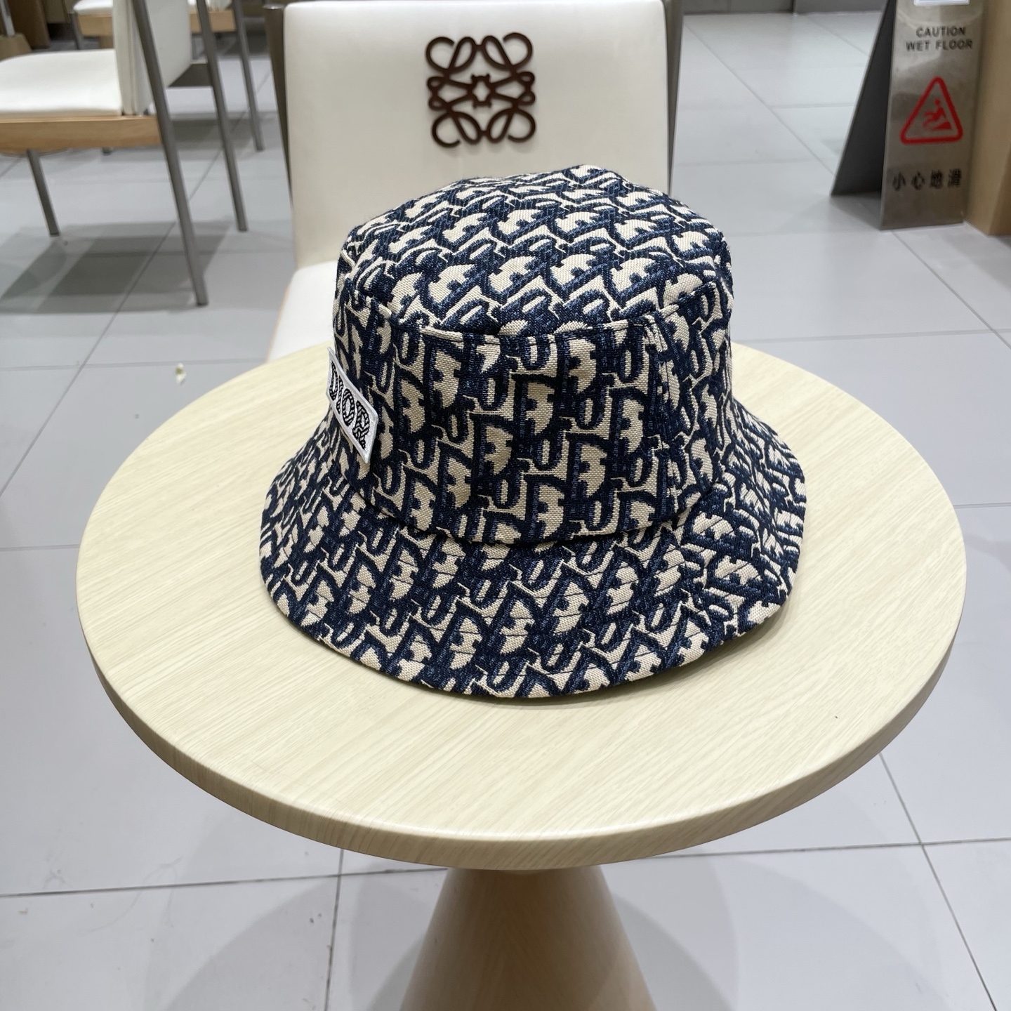  Dior 迪奥 新款原单渔夫帽， 精致純也格调很有感觉，很酷很时尚，质量超赞