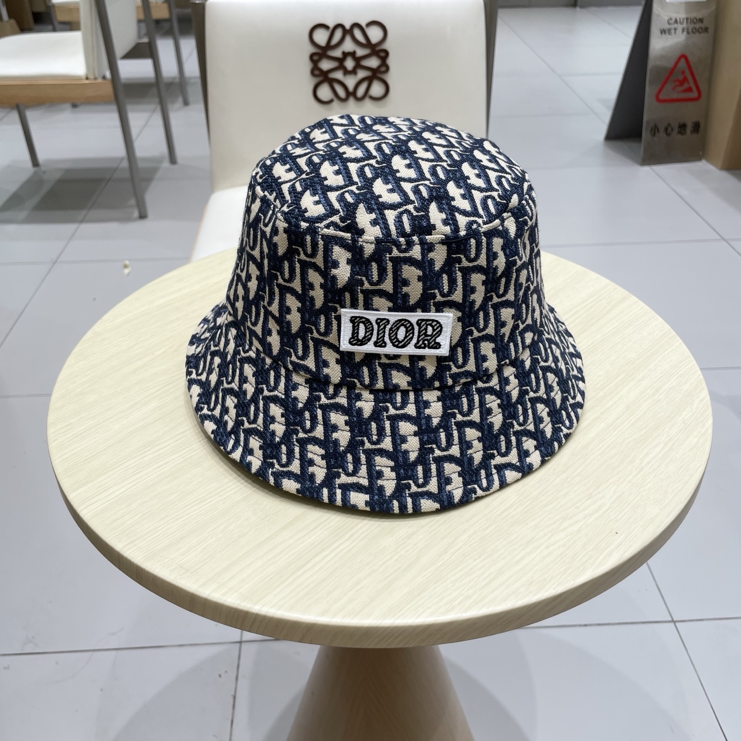  Dior 迪奥 新款原单渔夫帽， 精致純也格调很有感觉，很酷很时尚，质量超赞