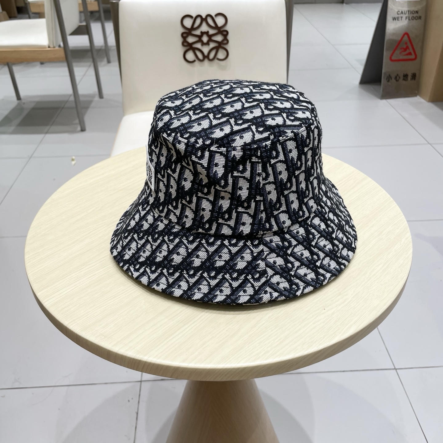  Dior 迪奥 新款原单渔夫帽， 精致純也格调很有感觉，很酷很时尚，质量超赞