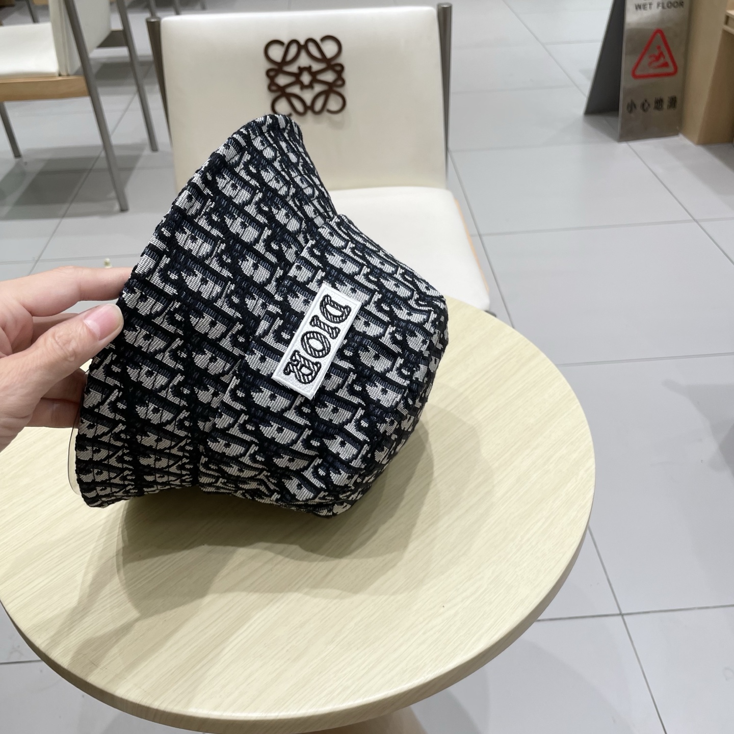  Dior 迪奥 新款原单渔夫帽， 精致純也格调很有感觉，很酷很时尚，质量超赞