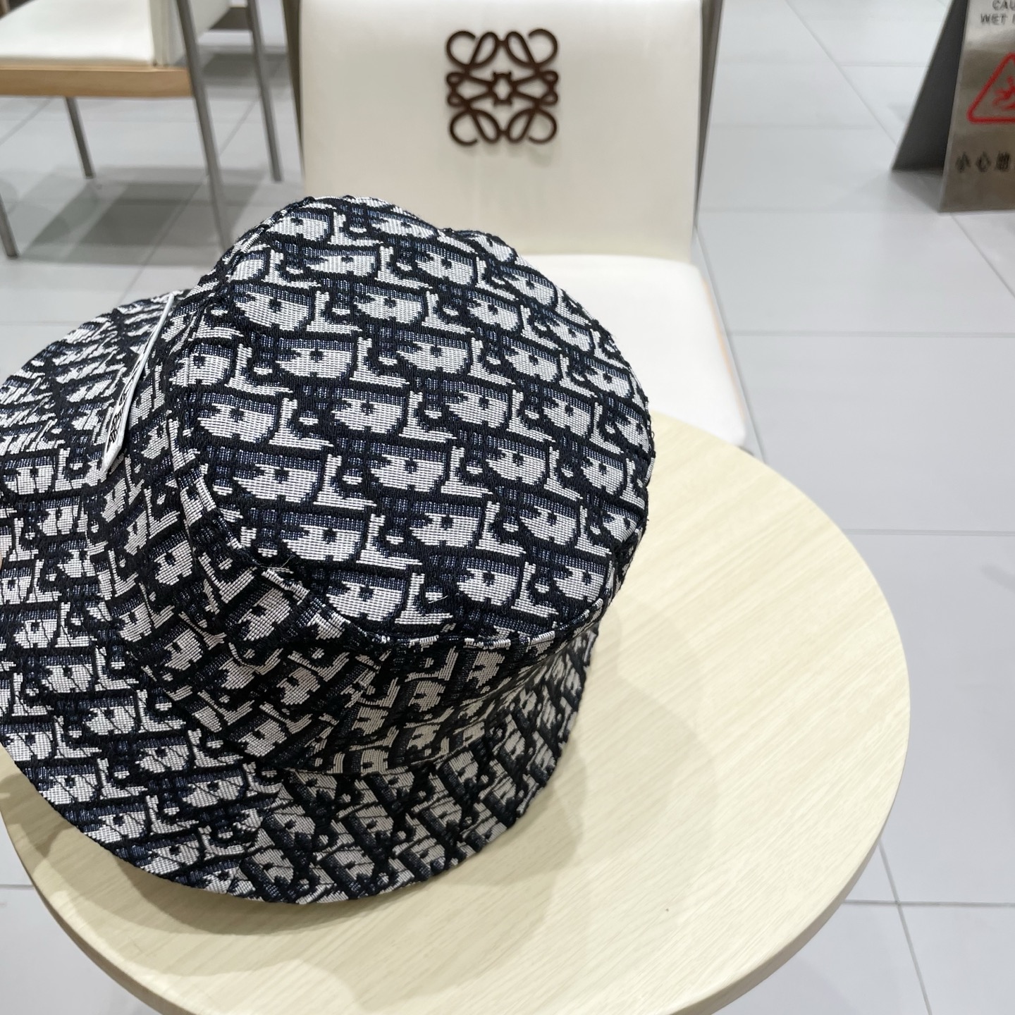  Dior 迪奥 新款原单渔夫帽， 精致純也格调很有感觉，很酷很时尚，质量超赞