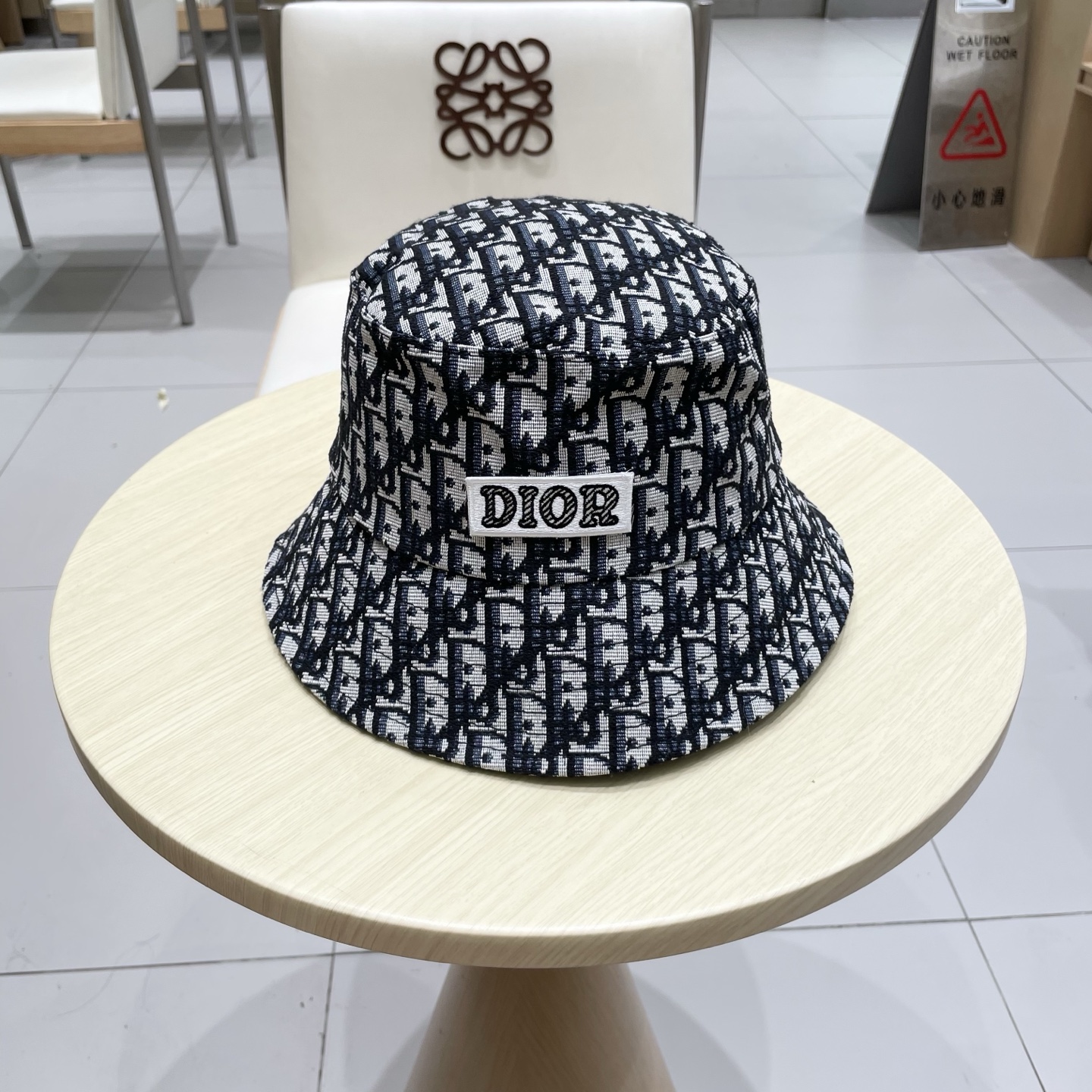  Dior 迪奥 新款原单渔夫帽， 精致純也格调很有感觉，很酷很时尚，质量超赞