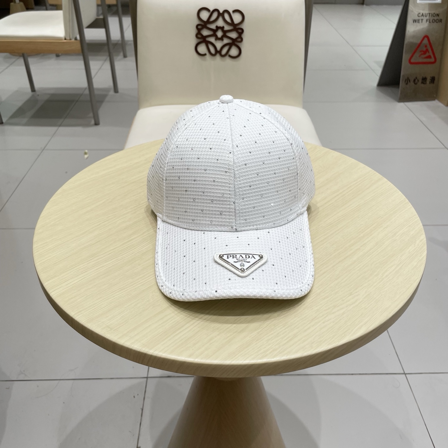  普拉达 PRADA 新品经典棒球帽 代购版本！时尚潮流，高端做工！非一般的品质，细节看实拍哦