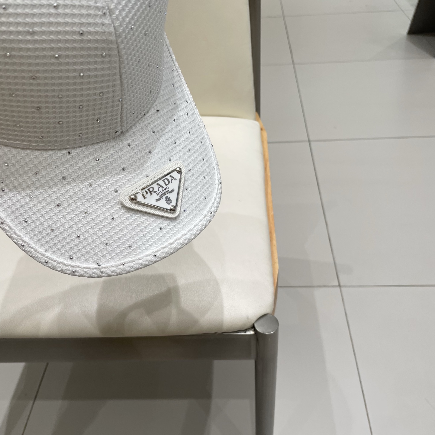  普拉达 PRADA 新品经典棒球帽 代购版本！时尚潮流，高端做工！非一般的品质，细节看实拍哦