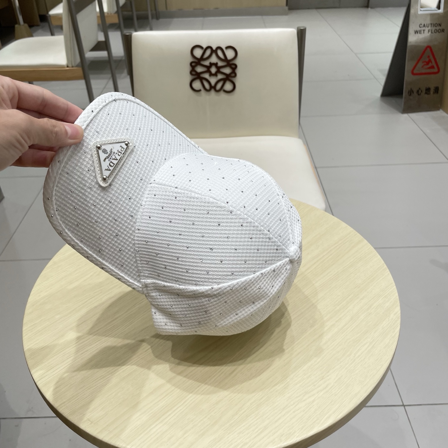  普拉达 PRADA 新品经典棒球帽 代购版本！时尚潮流，高端做工！非一般的品质，细节看实拍哦