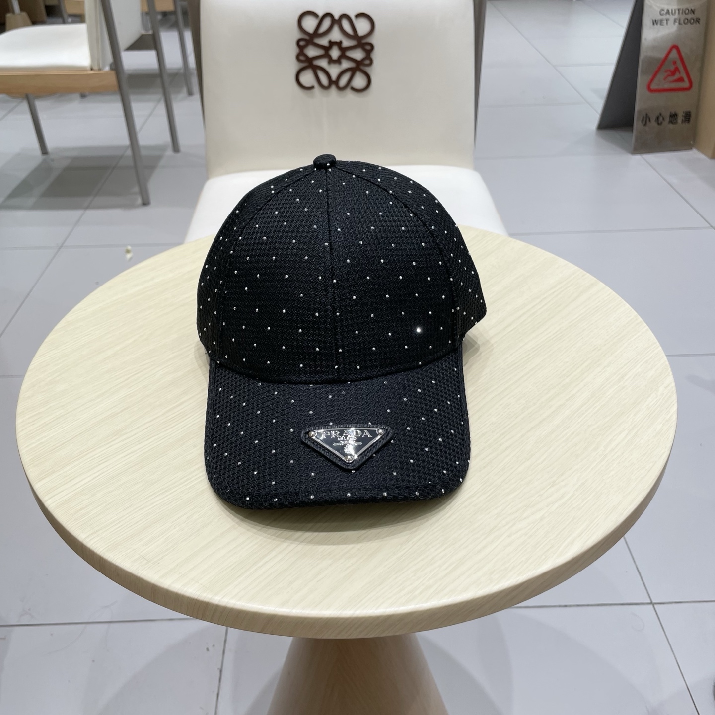 NO:541747,Prada PRADA new classic baseball cap purchase version!  Fashion trend, high-end workmanship!  Extraordinary quality, look at the details of the real shot, the hat, fisherman hat, baseball hat, knit hat, hat, prada, prada, espadrilles, hats19860909普拉达 PRADA 新品经典棒球帽 代购版本！时尚潮流,高端做工！非一般的品质,细节看实拍哦帽子渔夫帽棒球帽针织帽,帽子,prada,prada,espadrilles,hats,hat