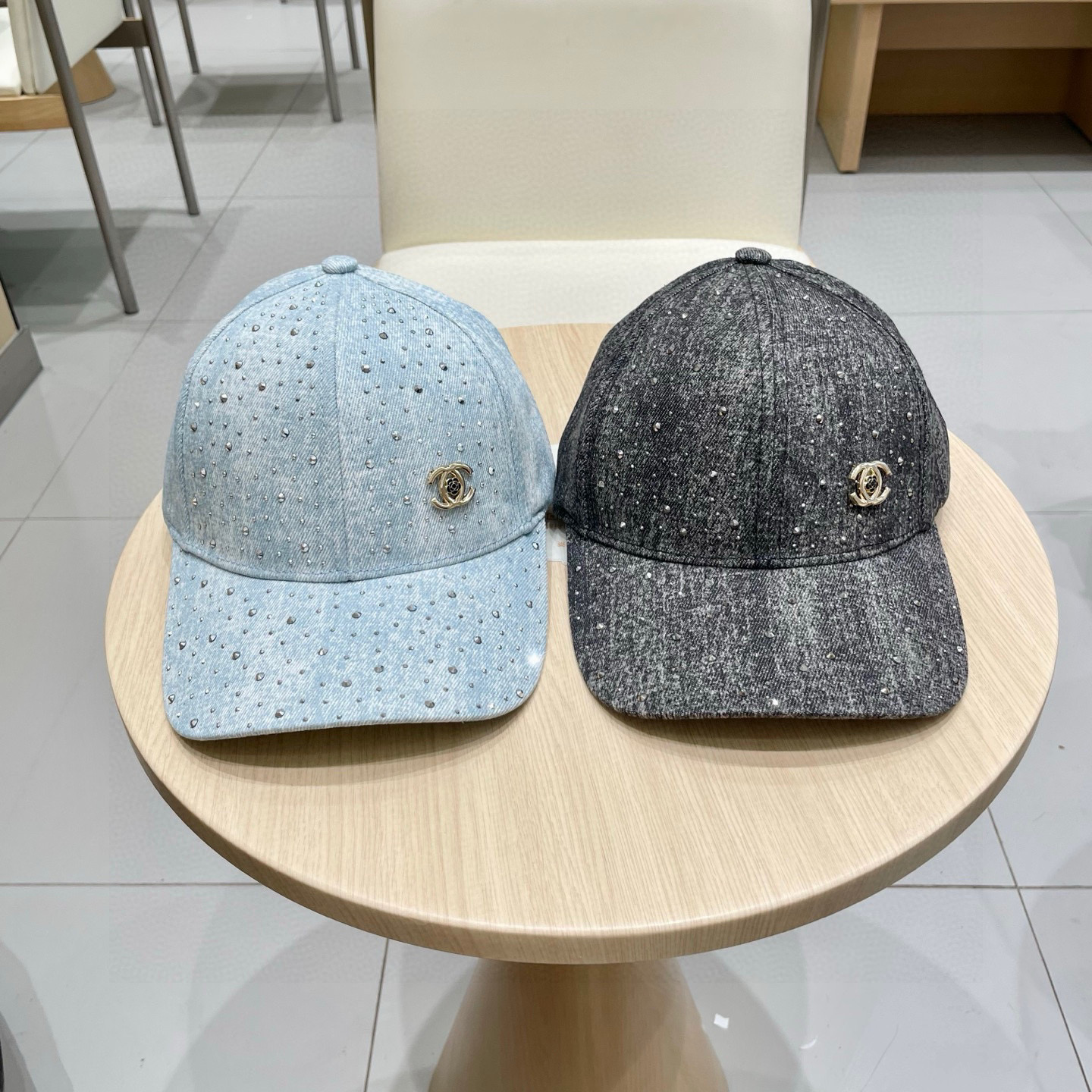  香奈儿CHANEL 新品高定满钻硬顶棒球帽，小香logo经典简约，时尚休闲设计 跑量新品