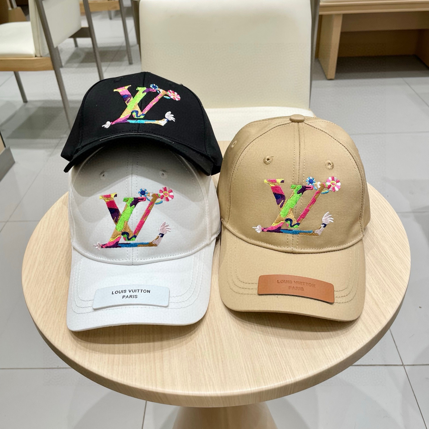  🧢LV路易威登🧢 官网高版出货，刺绣字母棒球帽，非常经典的经典，流行的复古美，四季可用，出门必备，非常