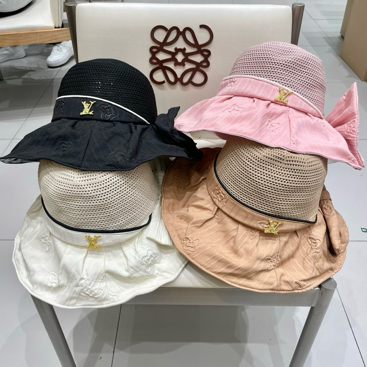  🧢路易威登LouisVuitton😍黑胶镂空遮阳防晒帽子女2025夏出游大檐遮脸防紫外线蝴蝶结渔夫帽