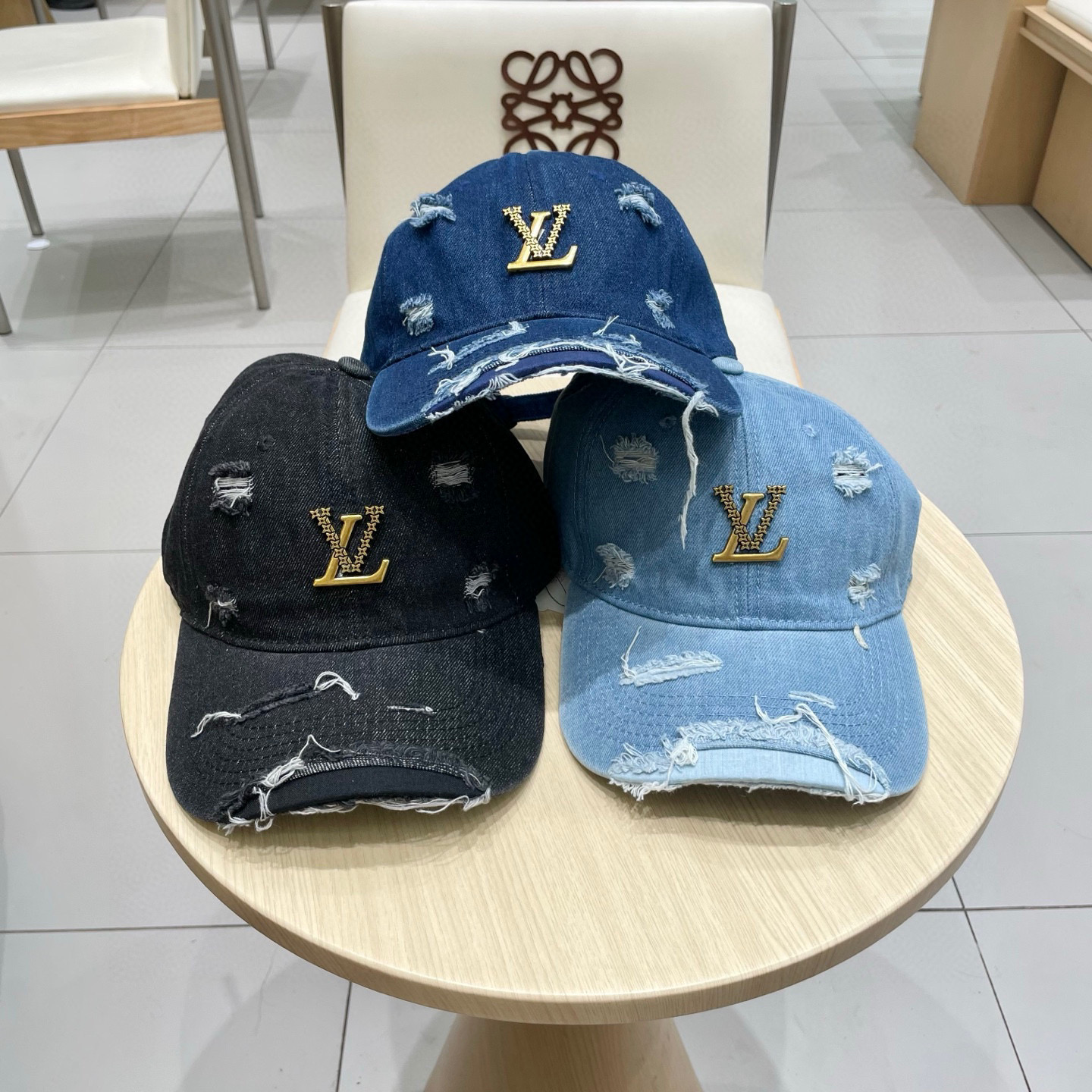  LV路易威登破洞牛仔棒球帽🧢轻盈透气。完美版型，独家实物拍摄，男女适用