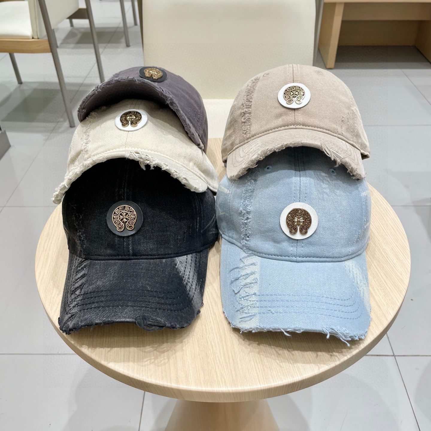 克罗心 🆕🆕春款棒球帽，个性时尚款
经典十字架标志，休闲带点酷酷的感觉，中性款
男女同款！多种色系，超好