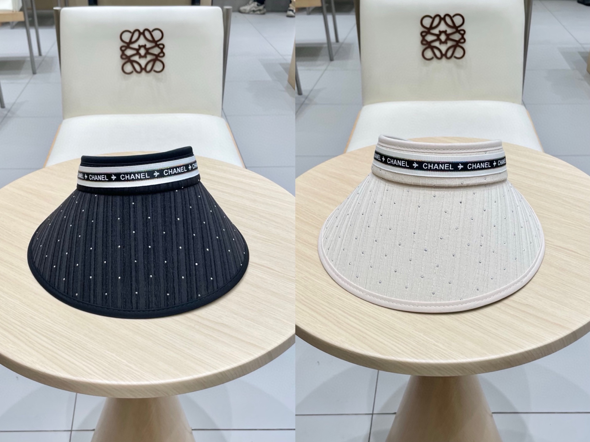 香奈儿新款空顶帽
甜美风
💙帽子整体因为是空顶的所以夏天不会有闷头的感觉并且不挑发型 脸型！防晒效果不亚