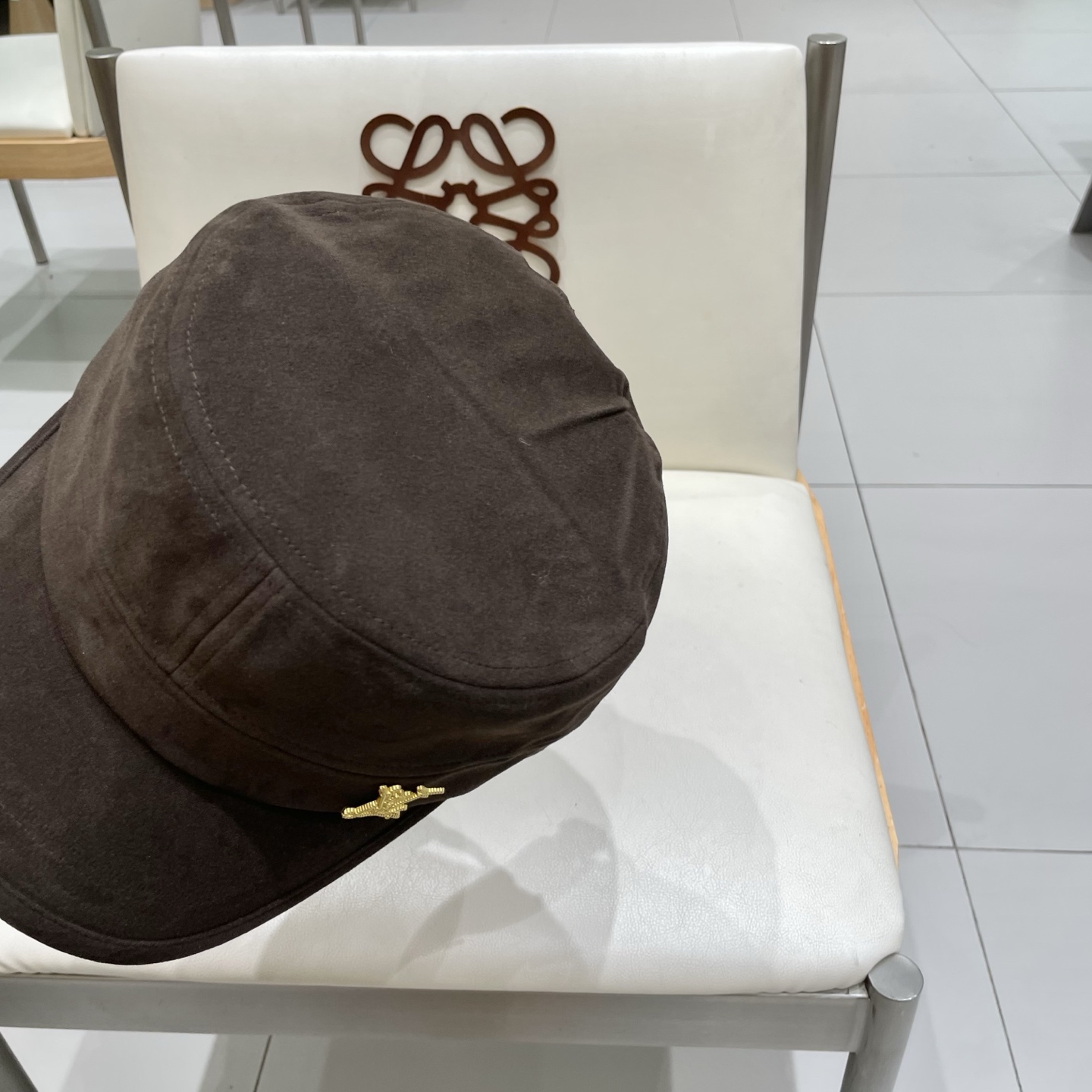  LV路易威登新款复古麂皮绒平顶帽女时尚百搭画家帽男休闲显脸小高品质马术帽