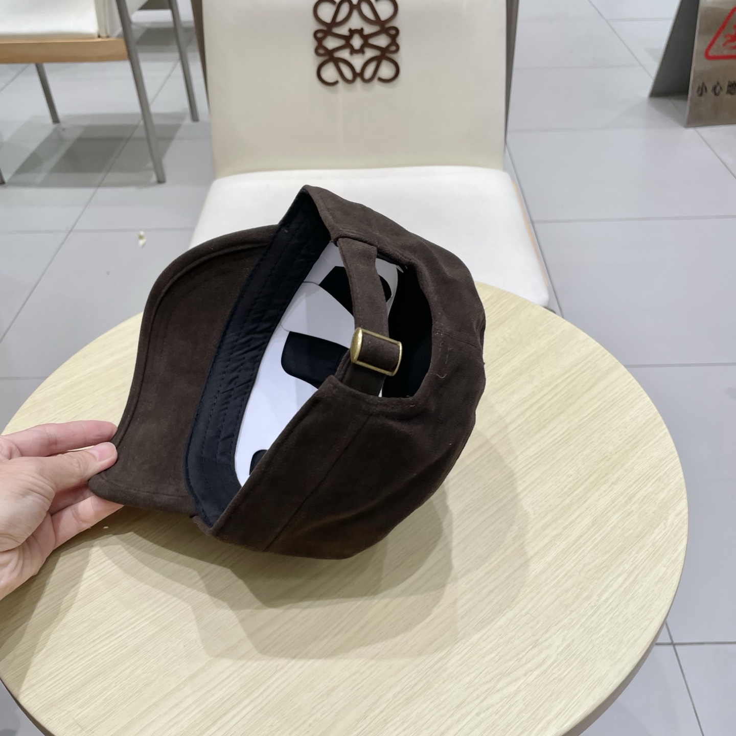  LV路易威登新款复古麂皮绒平顶帽女时尚百搭画家帽男休闲显脸小高品质马术帽