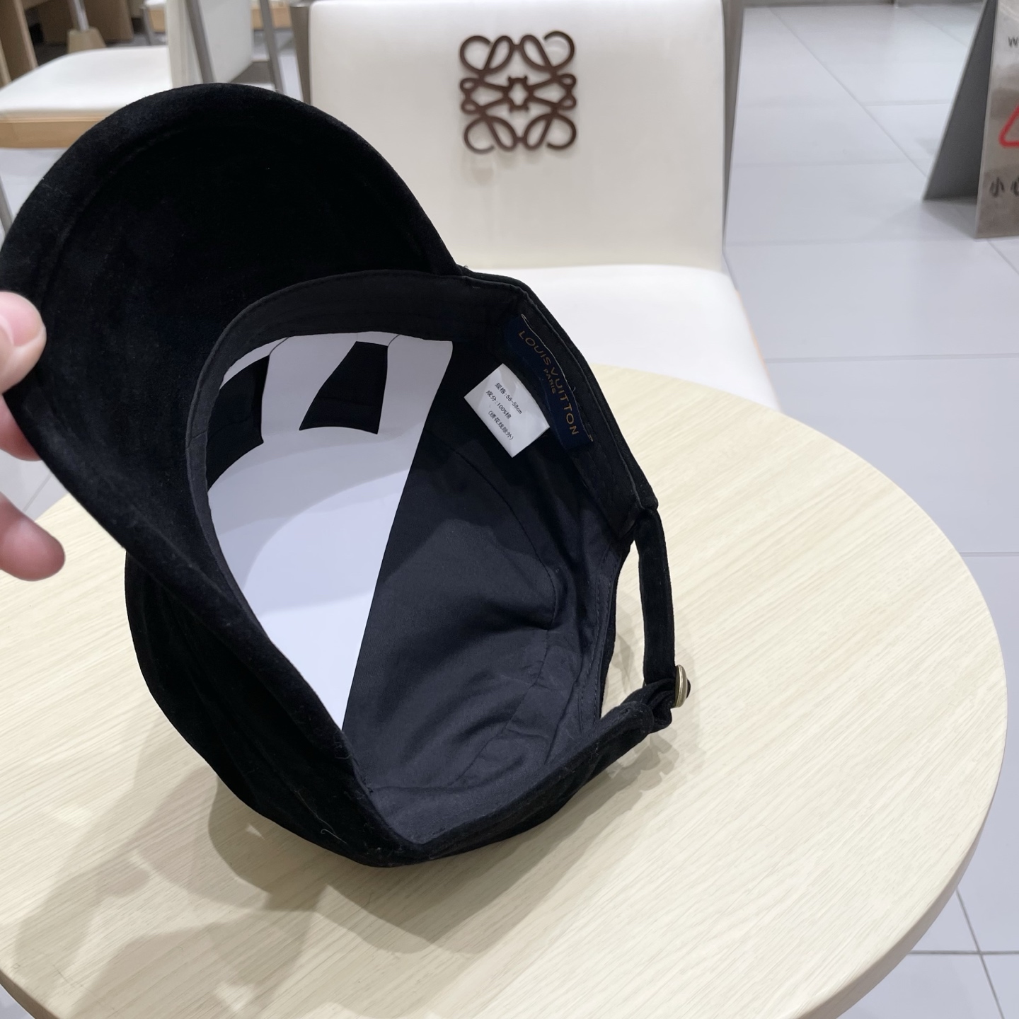  LV路易威登新款复古麂皮绒平顶帽女时尚百搭画家帽男休闲显脸小高品质马术帽