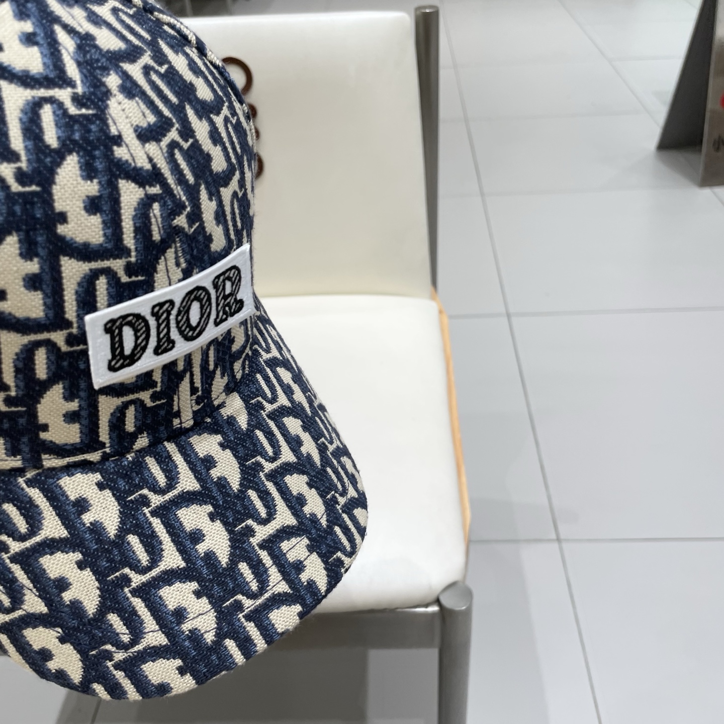 迪奥Dior👒 新款高版本刺绣棒球帽🧢，防晒指数超高，特别显脸小，有型不软塌，可随意折叠，携带方便🤗