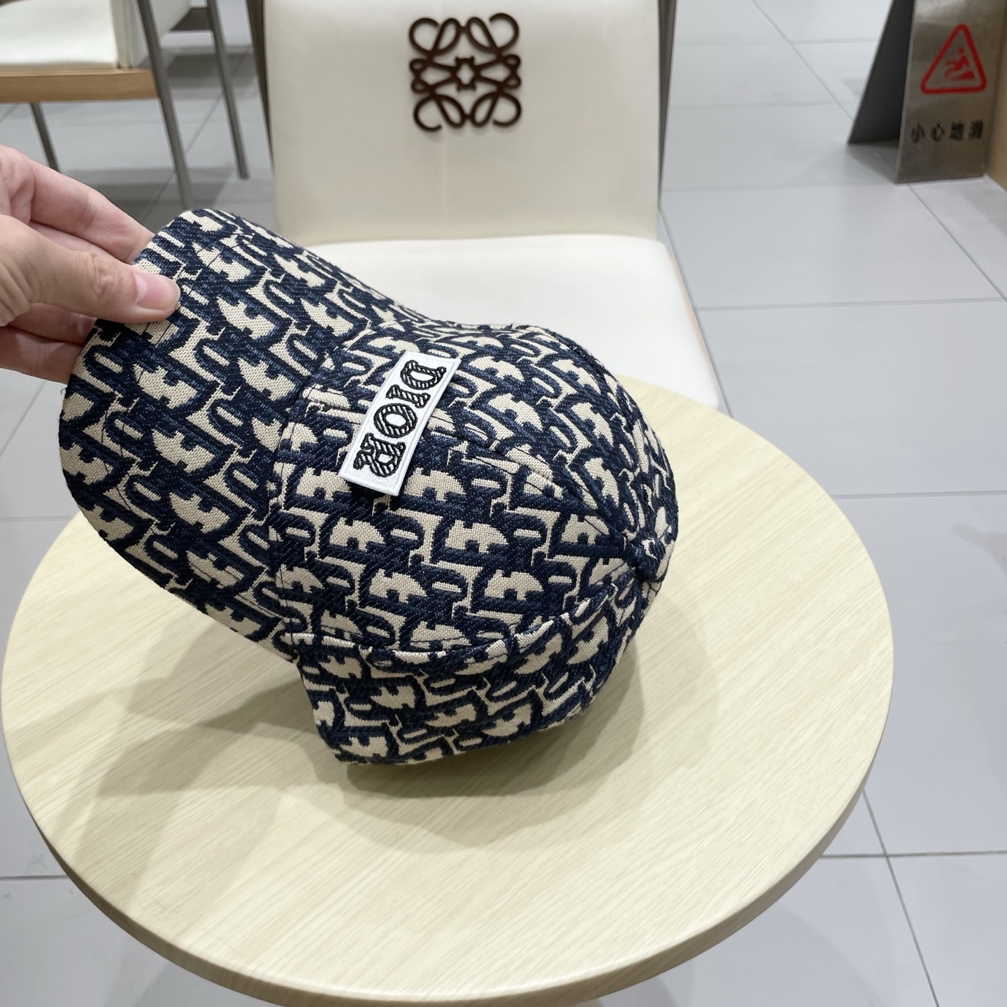 迪奥Dior👒 新款高版本刺绣棒球帽🧢，防晒指数超高，特别显脸小，有型不软塌，可随意折叠，携带方便🤗