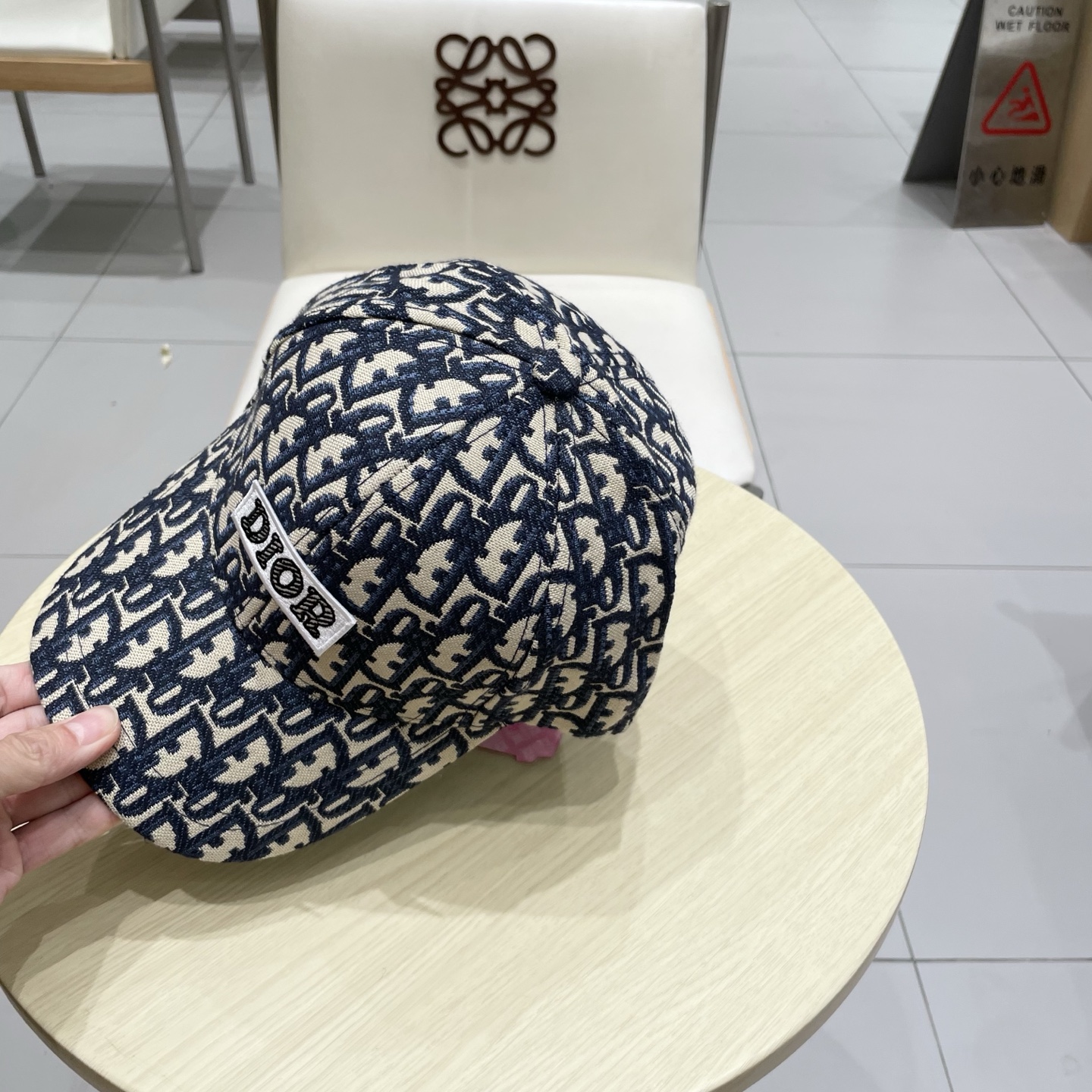 迪奥Dior👒 新款高版本刺绣棒球帽🧢，防晒指数超高，特别显脸小，有型不软塌，可随意折叠，携带方便🤗