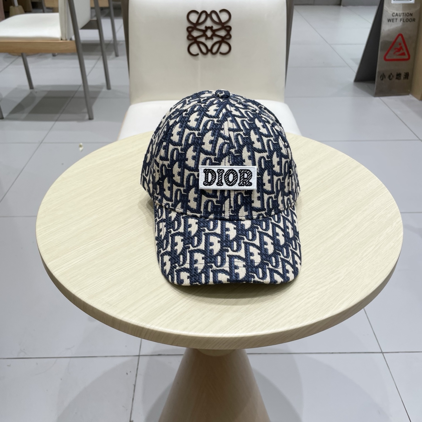 NO:541624,Dior Dior new high-version embroidered baseball cap, with a high sun protection index, especially small face, stylish and not soft, can be folded at will, convenient to carry hat, fisherman hat, baseball cap, knit hat, hat, dior, dior, espadrilles, hats19860909迪奥Dior 新款高版本刺绣棒球帽,防晒指数超高,特别显脸小,有型不软塌,可随意折叠,携带方便帽子渔夫帽棒球帽针织帽,帽子,dior,dior,espadrilles,hats,hat