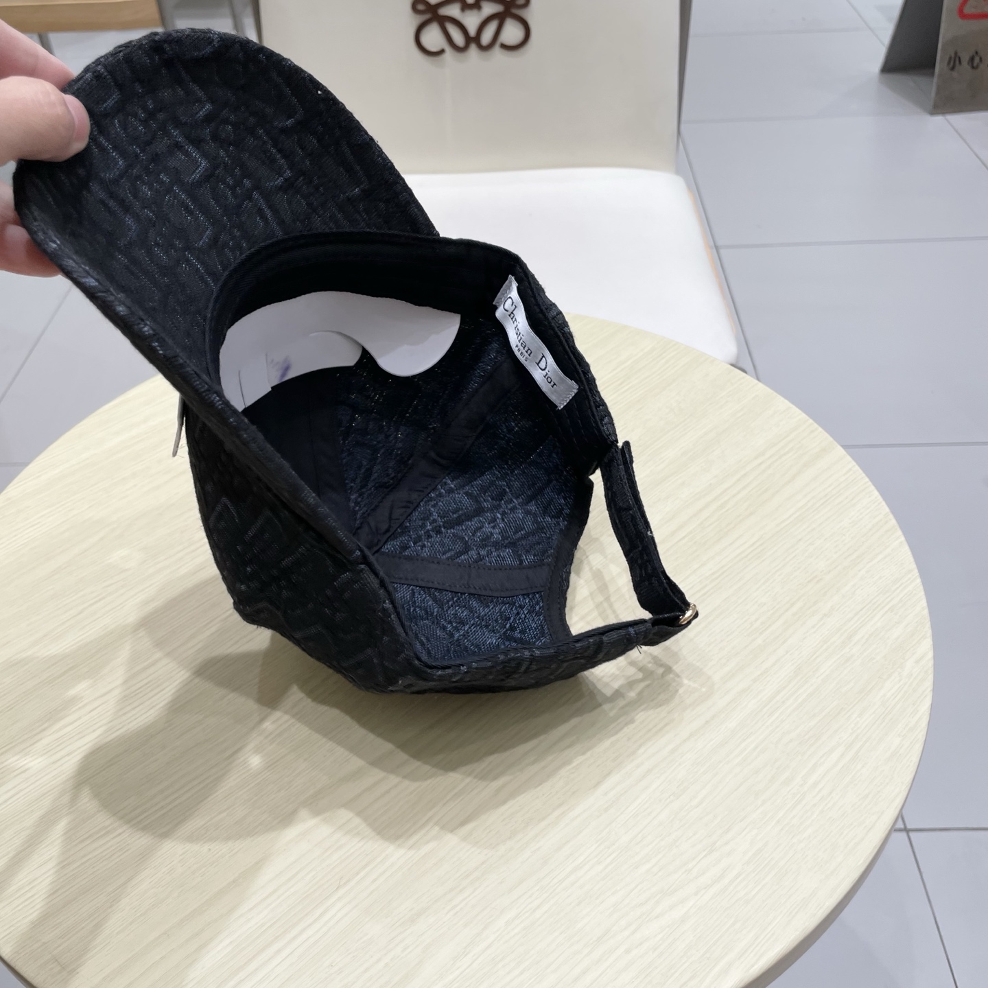 迪奥Dior👒 新款高版本刺绣棒球帽🧢，防晒指数超高，特别显脸小，有型不软塌，可随意折叠，携带方便🤗