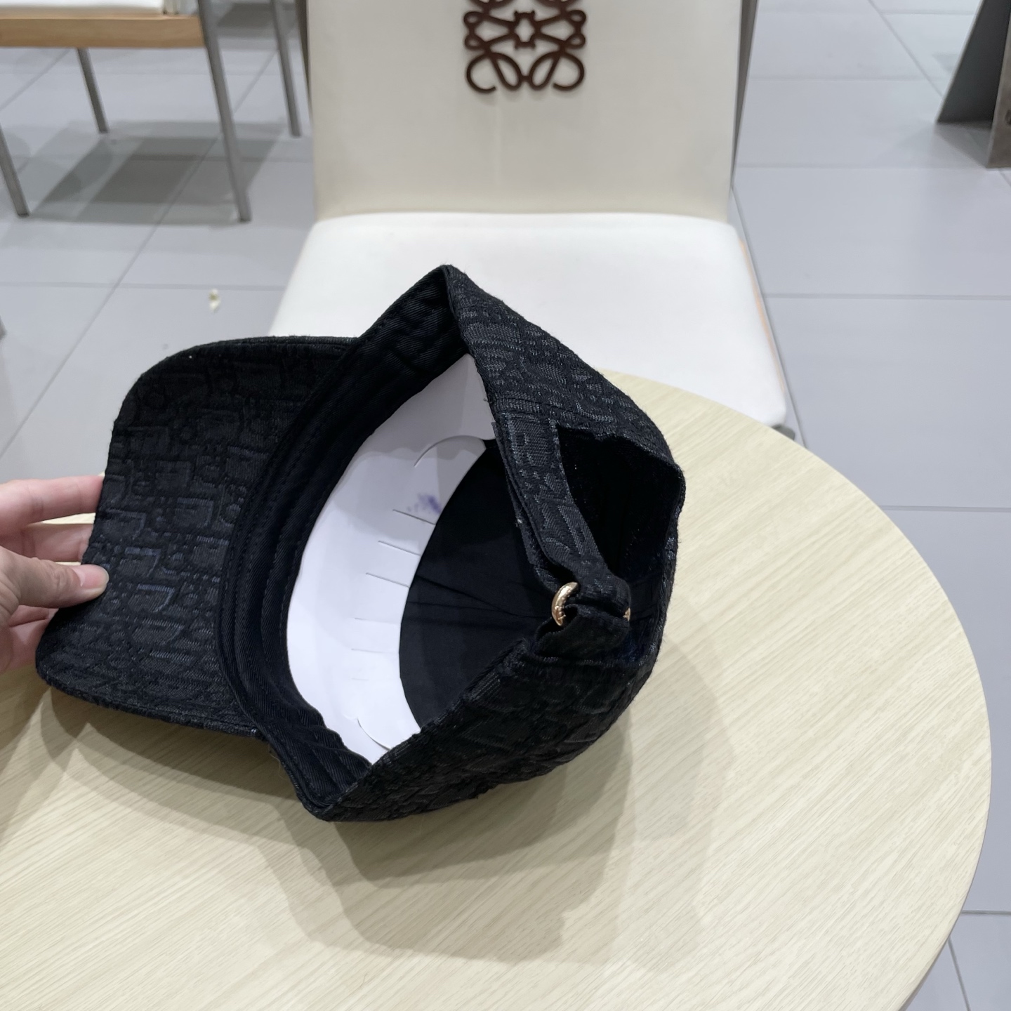 迪奥Dior👒 新款高版本刺绣棒球帽🧢，防晒指数超高，特别显脸小，有型不软塌，可随意折叠，携带方便🤗