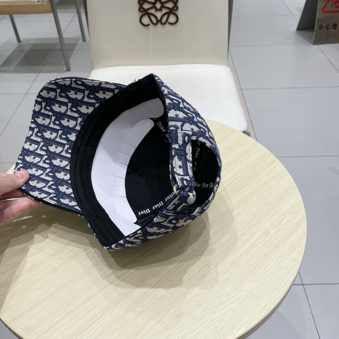 迪奥Dior👒 新款高版本刺绣棒球帽🧢，防晒指数超高，特别显脸小，有型不软塌，可随意折叠，携带方便🤗