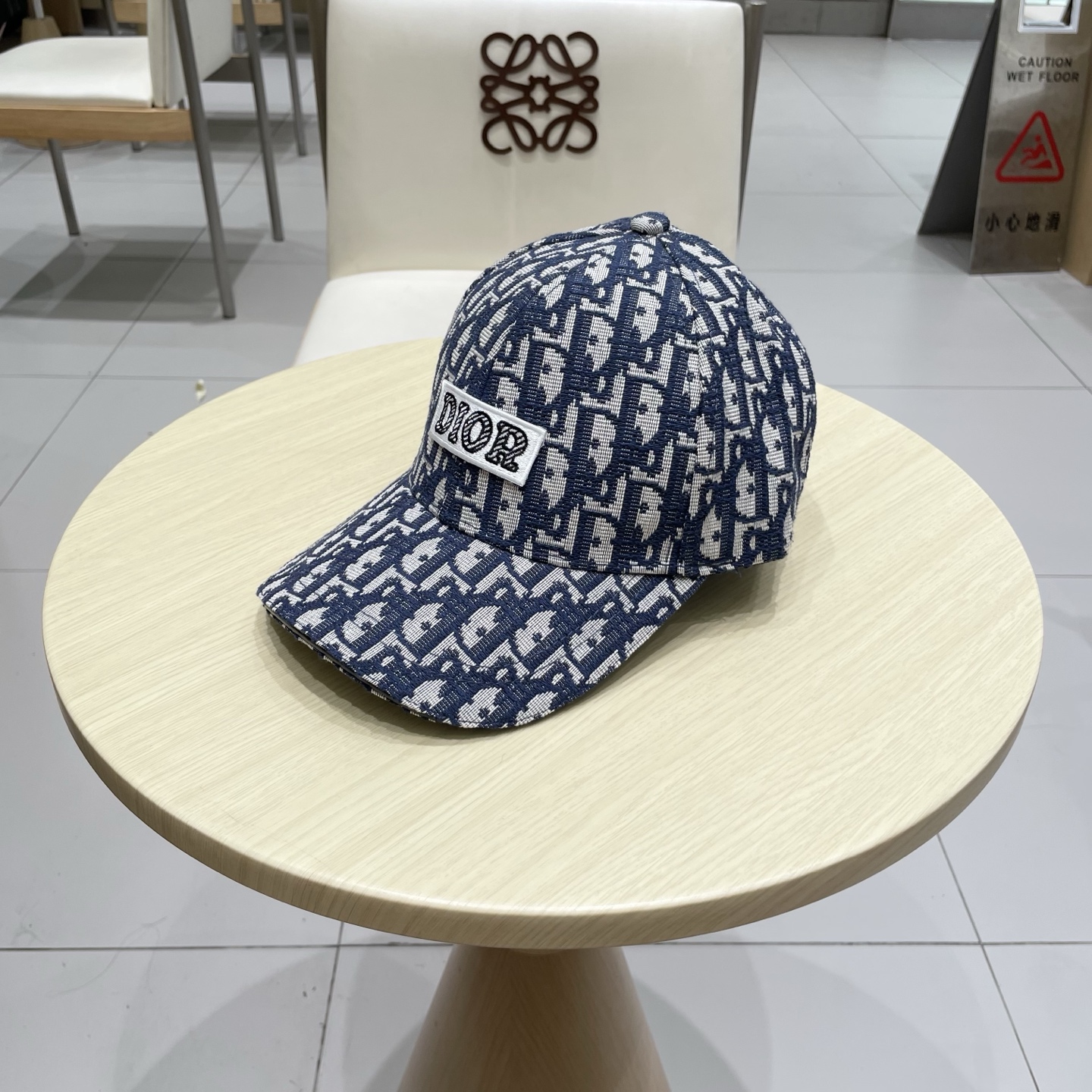 迪奥Dior👒 新款高版本刺绣棒球帽🧢，防晒指数超高，特别显脸小，有型不软塌，可随意折叠，携带方便🤗