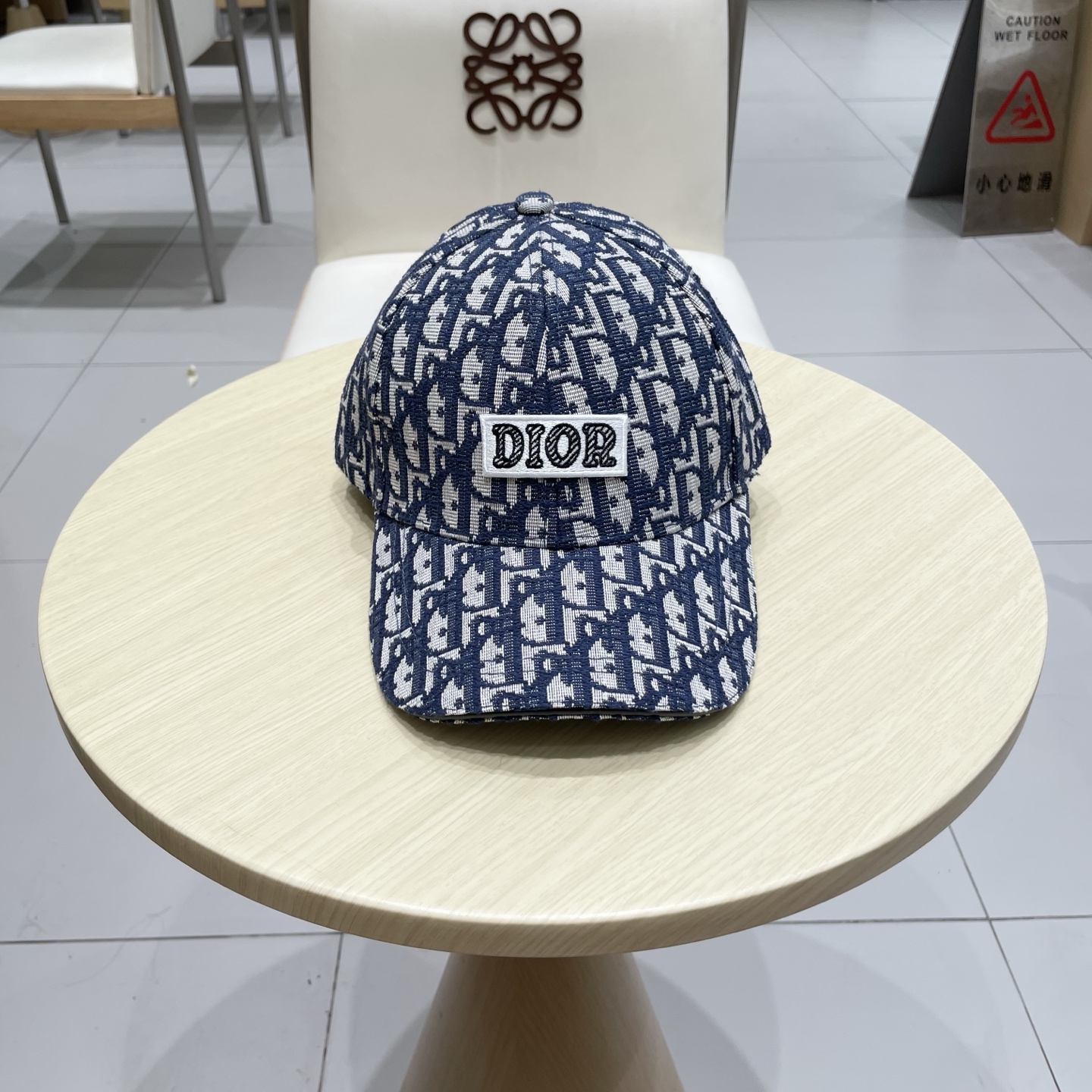迪奥Dior👒 新款高版本刺绣棒球帽🧢，防晒指数超高，特别显脸小，有型不软塌，可随意折叠，携带方便🤗