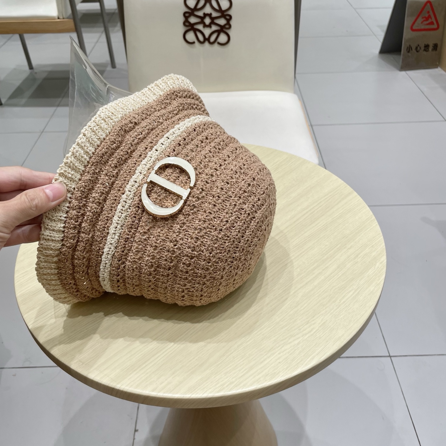  迪奥DIOR秋款日系复古镂空针织渔夫帽女文艺百搭显脸小水桶帽遮阳防晒盆帽