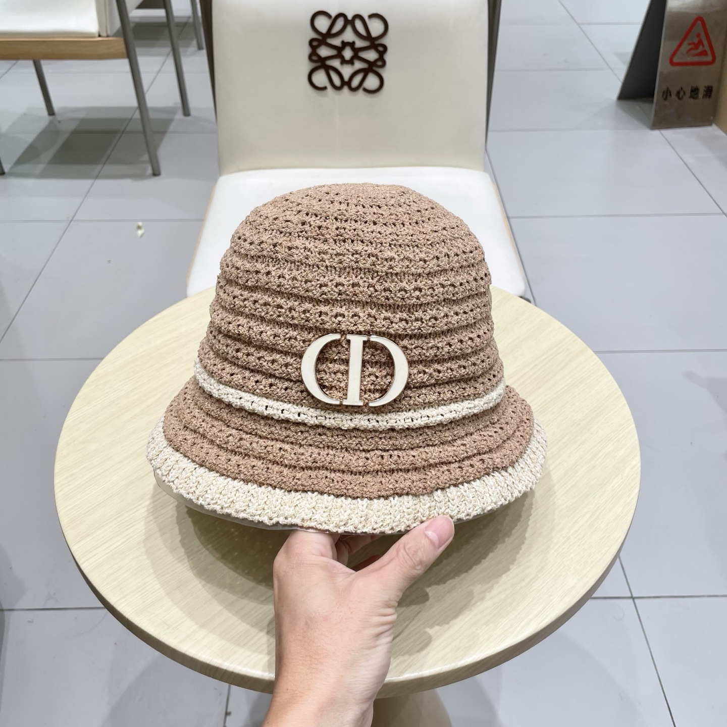  迪奥DIOR秋款日系复古镂空针织渔夫帽女文艺百搭显脸小水桶帽遮阳防晒盆帽