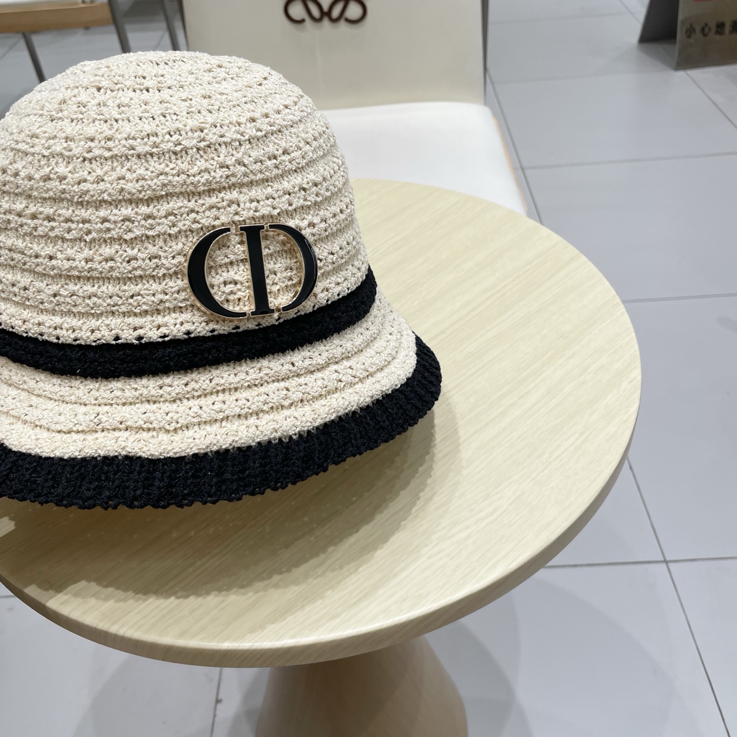  迪奥DIOR秋款日系复古镂空针织渔夫帽女文艺百搭显脸小水桶帽遮阳防晒盆帽