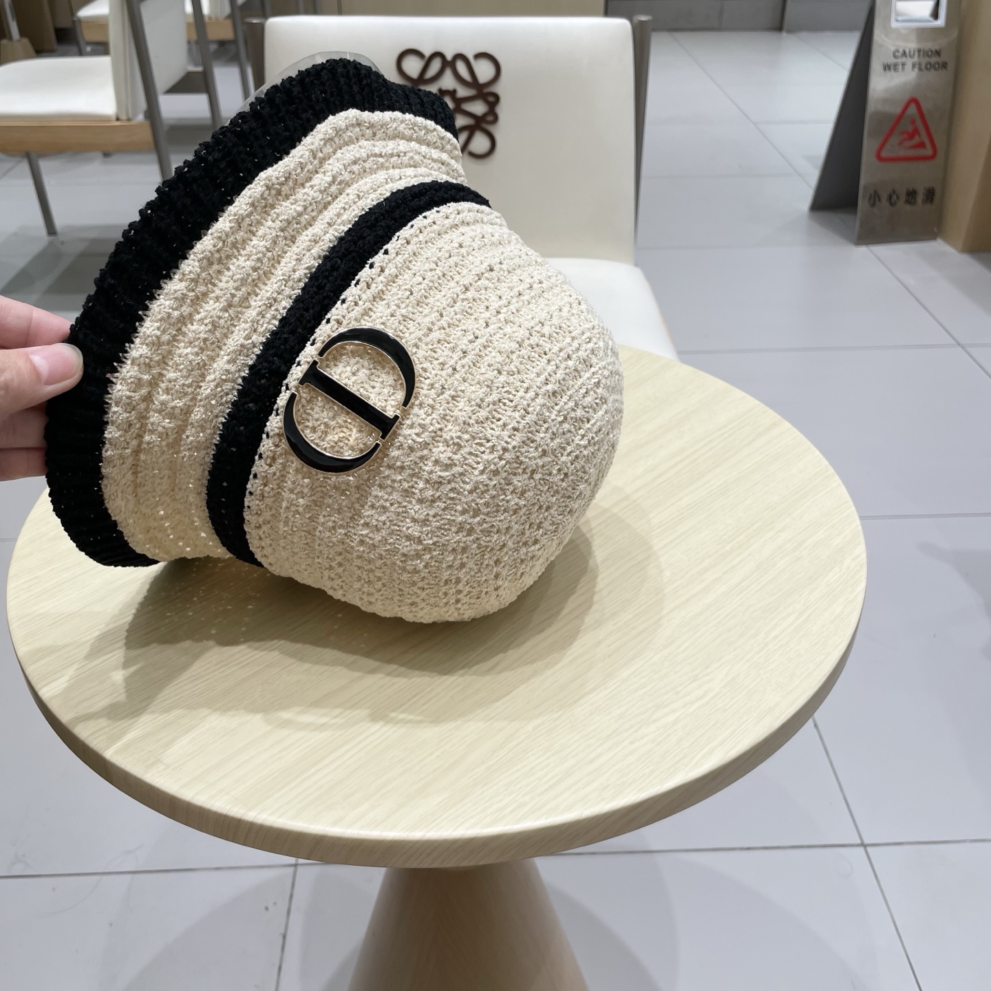  迪奥DIOR秋款日系复古镂空针织渔夫帽女文艺百搭显脸小水桶帽遮阳防晒盆帽