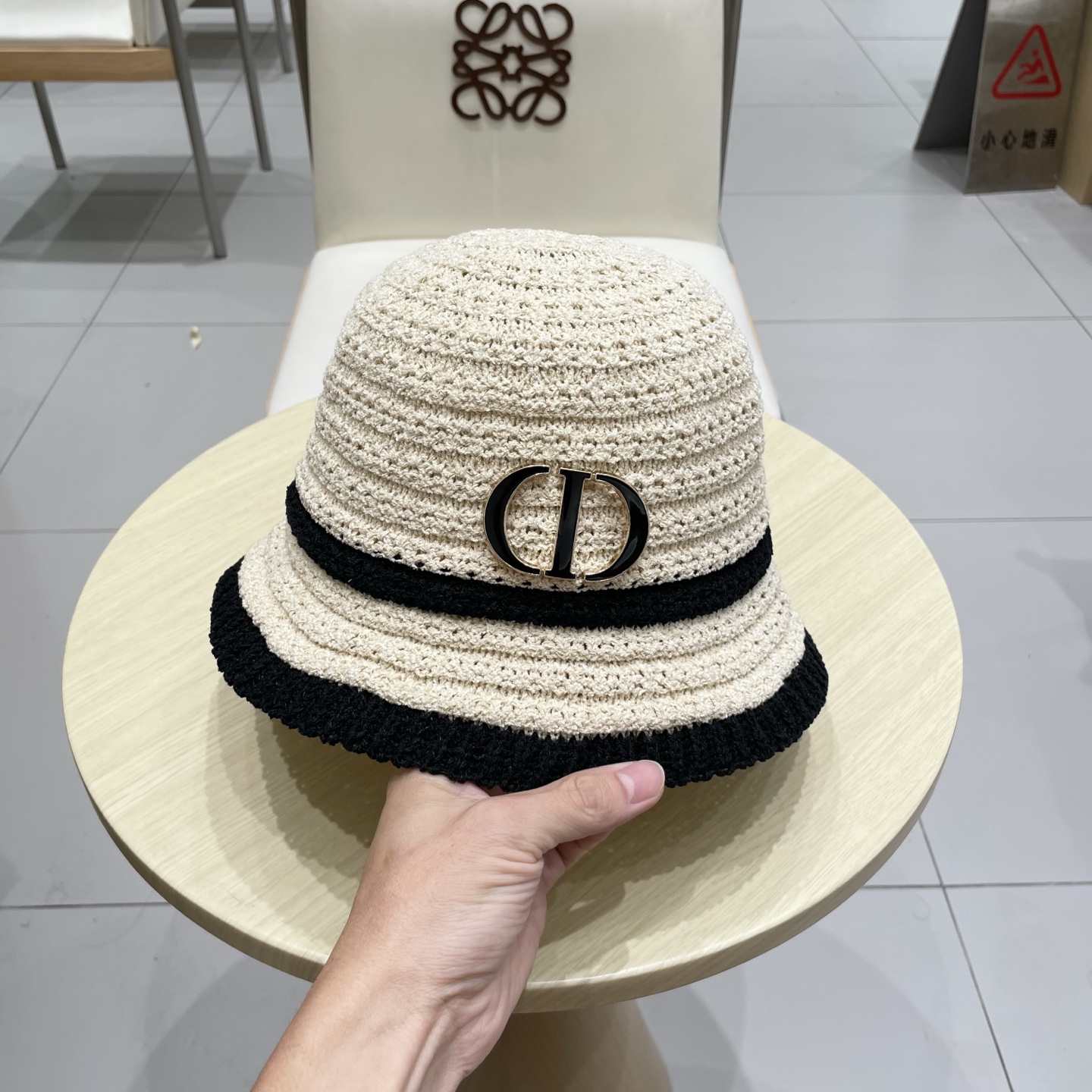  迪奥DIOR秋款日系复古镂空针织渔夫帽女文艺百搭显脸小水桶帽遮阳防晒盆帽