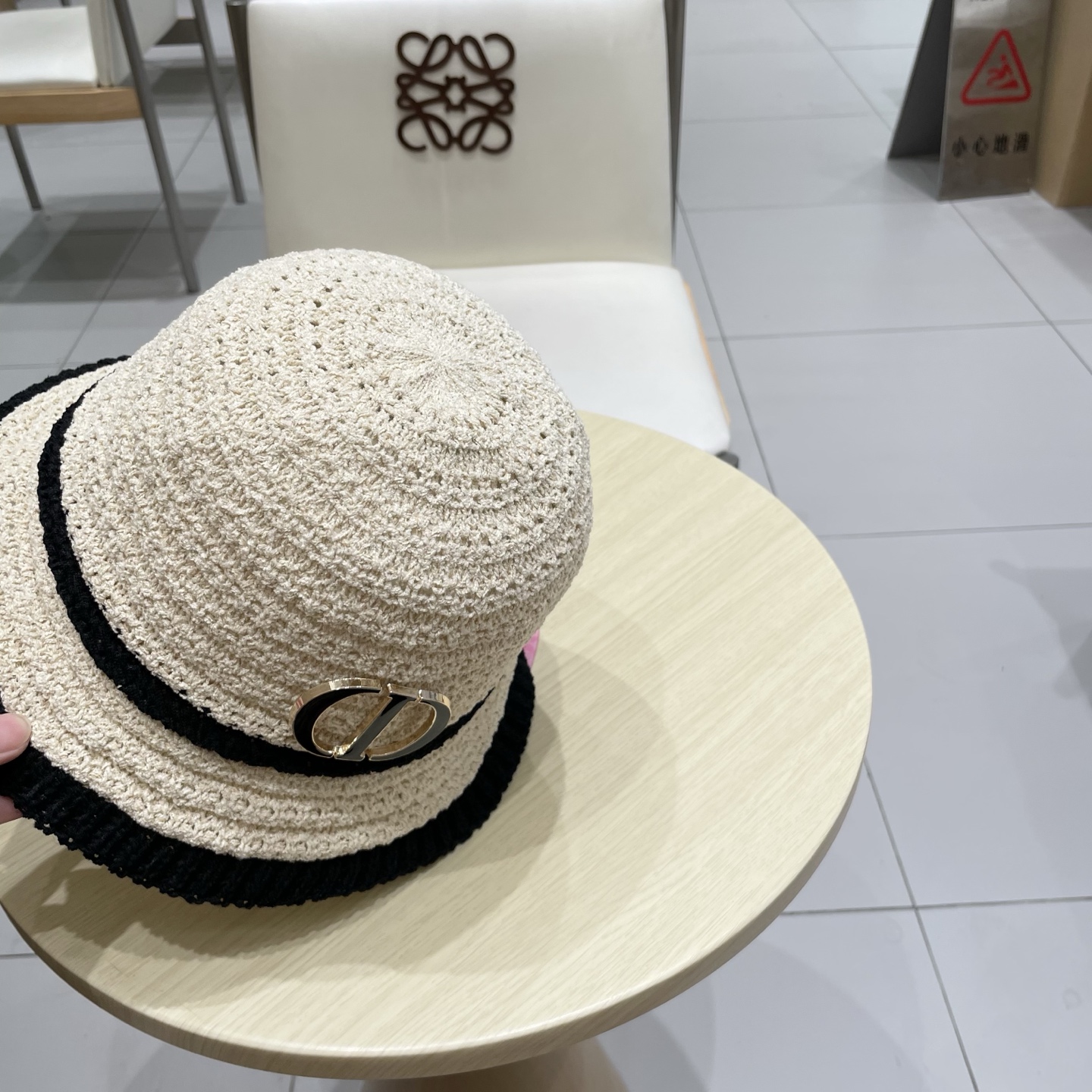  迪奥DIOR秋款日系复古镂空针织渔夫帽女文艺百搭显脸小水桶帽遮阳防晒盆帽