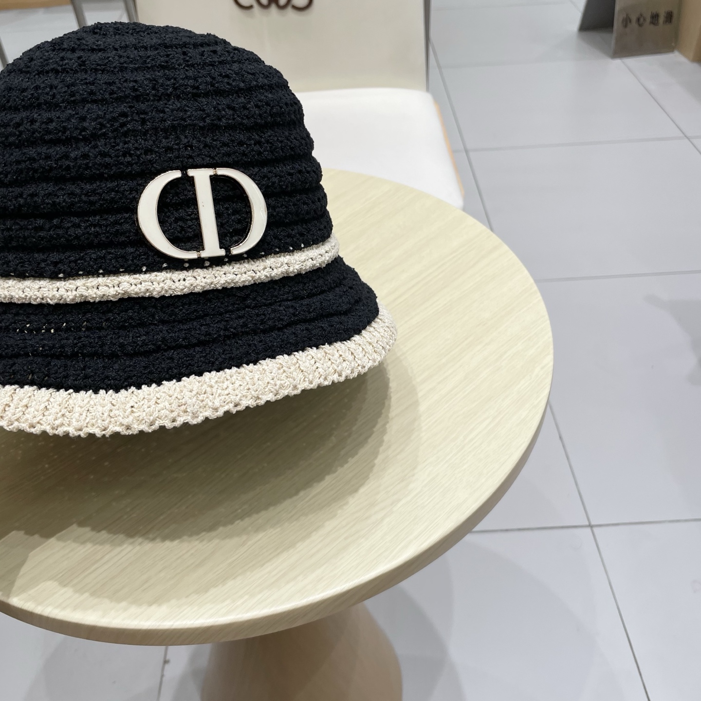  迪奥DIOR秋款日系复古镂空针织渔夫帽女文艺百搭显脸小水桶帽遮阳防晒盆帽