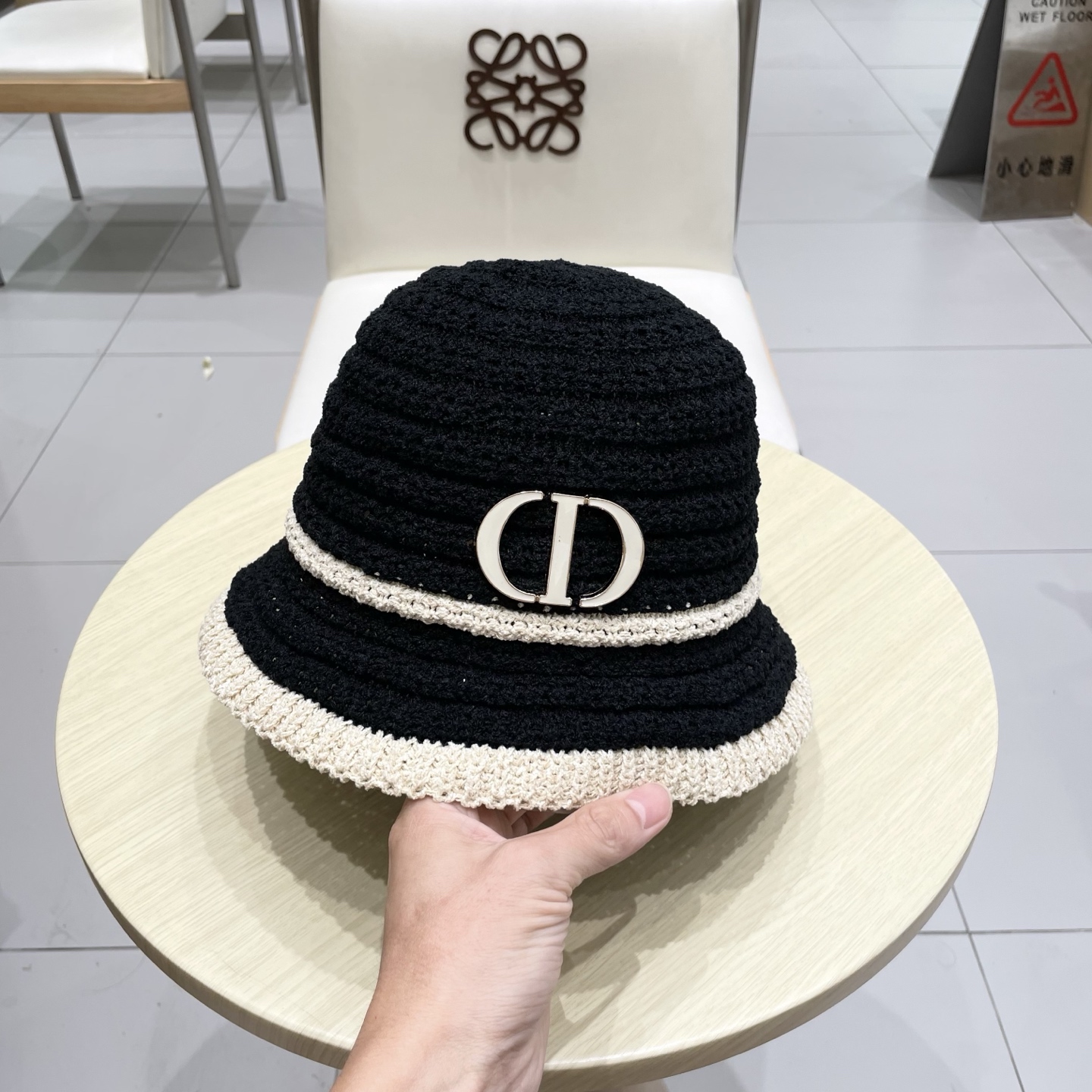  迪奥DIOR秋款日系复古镂空针织渔夫帽女文艺百搭显脸小水桶帽遮阳防晒盆帽