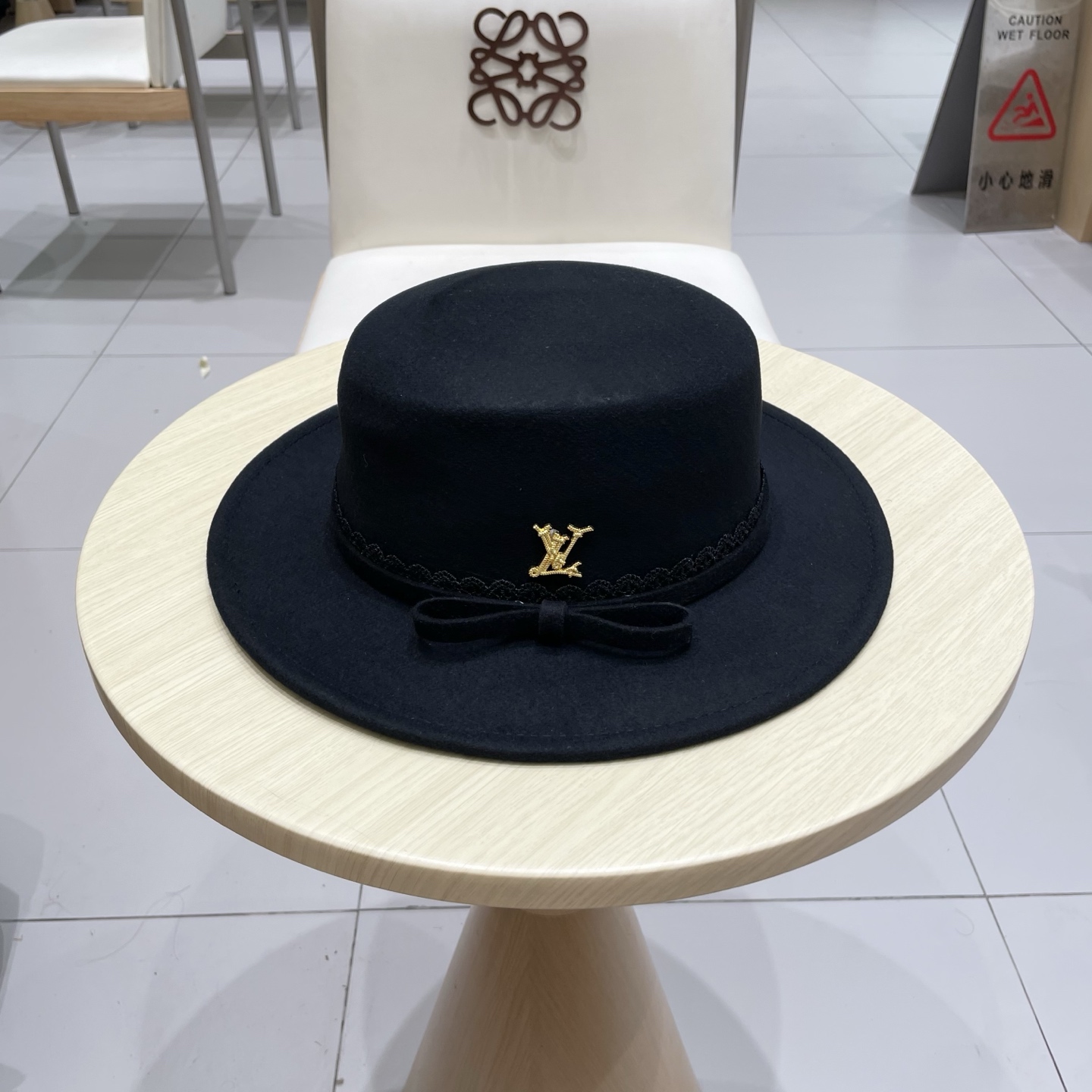 NO:541617,Lv Louis Vuitton new woolen hat, top hat, 100% wool fabric head circumference 57cm hat Fisherman hat Baseball hat Knit hat, hat, louis vuitton, louis vuitton, espadrilles, hats19860909Lv路易威登新款毛呢帽,平顶礼帽,百分百羊毛面料头围57cm帽子渔夫帽棒球帽针织帽,帽子,louis vuitton,louis vuitton,espadrilles,hats,hat