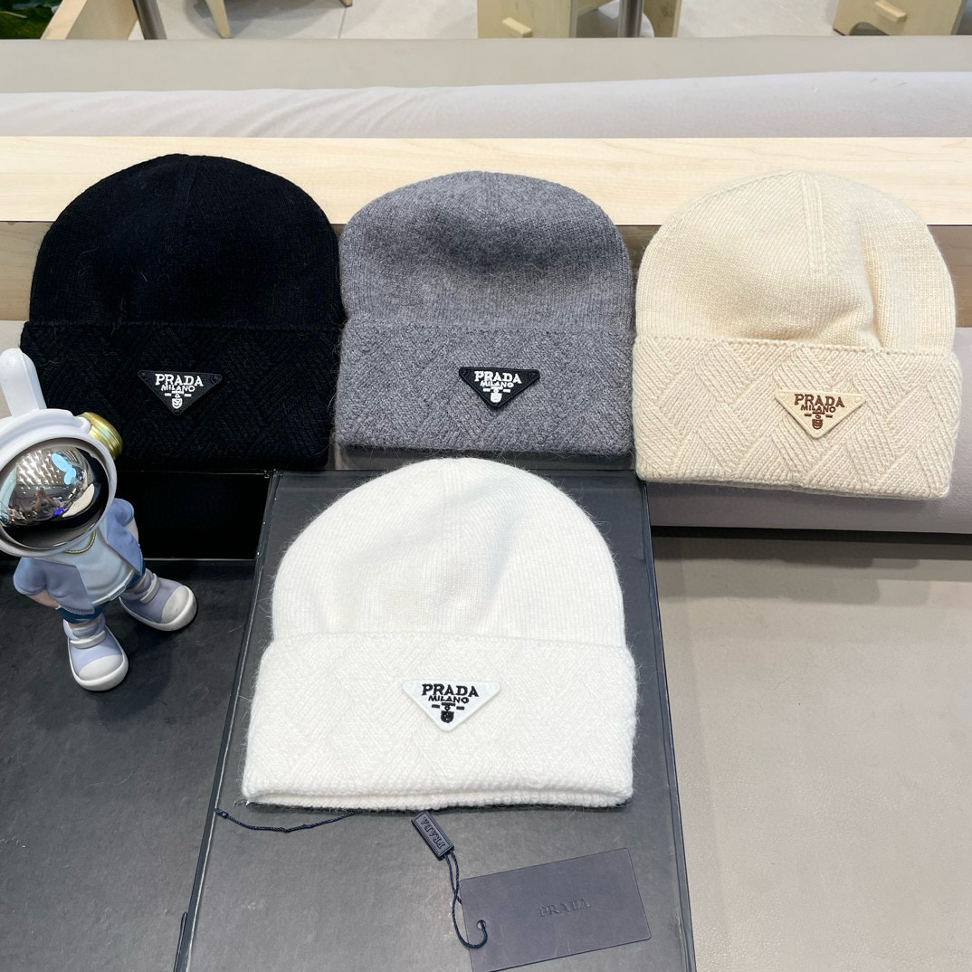  Prada普拉达针织毛线帽！百分之70羊毛+百分之三十兔毛小姐姐的冬日最爱～随便搭配什么衣服都好看！又