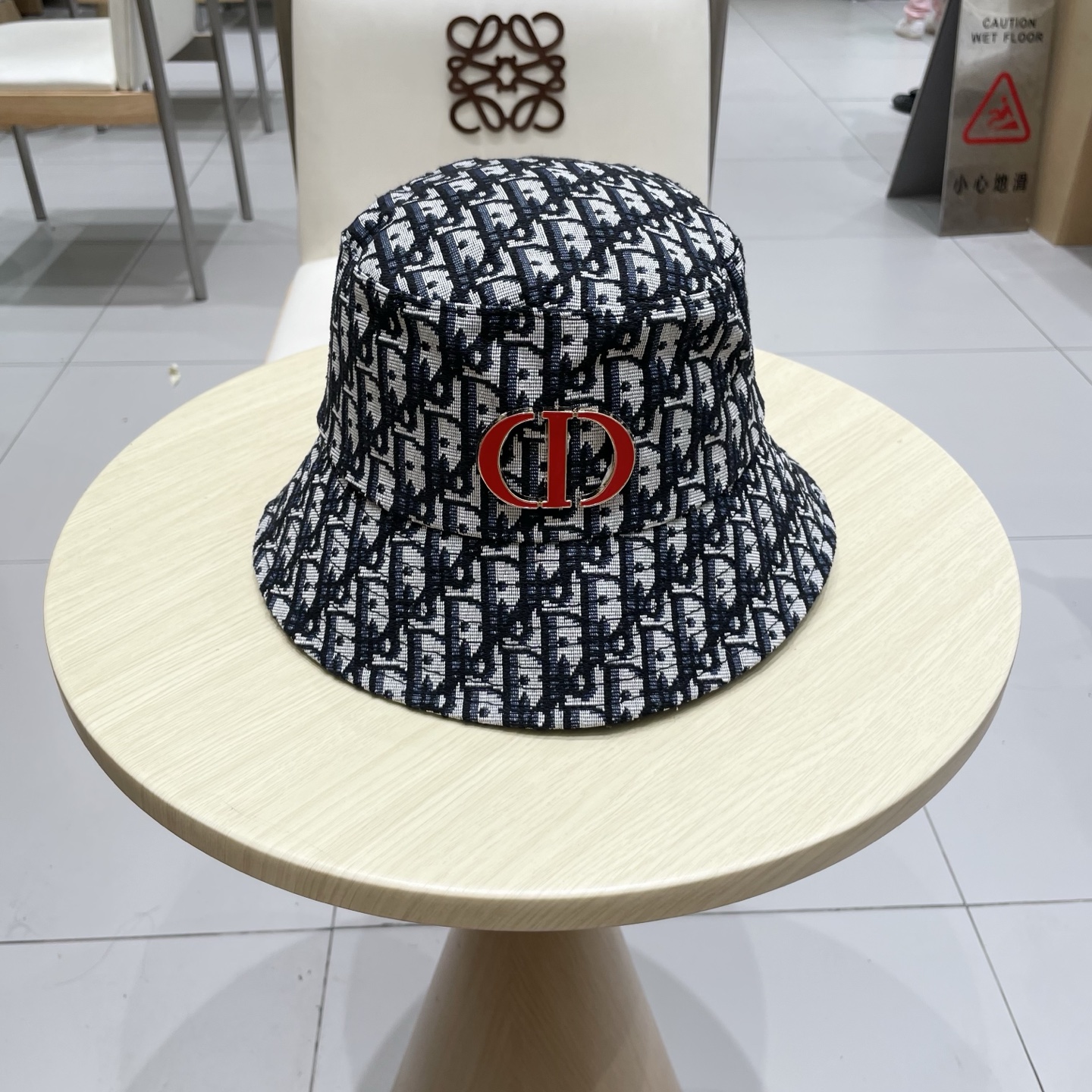  Dior 迪奥 新款原单渔夫帽， 精致純也格调很有感觉，很酷很时尚，专柜断货热门，质量超赞