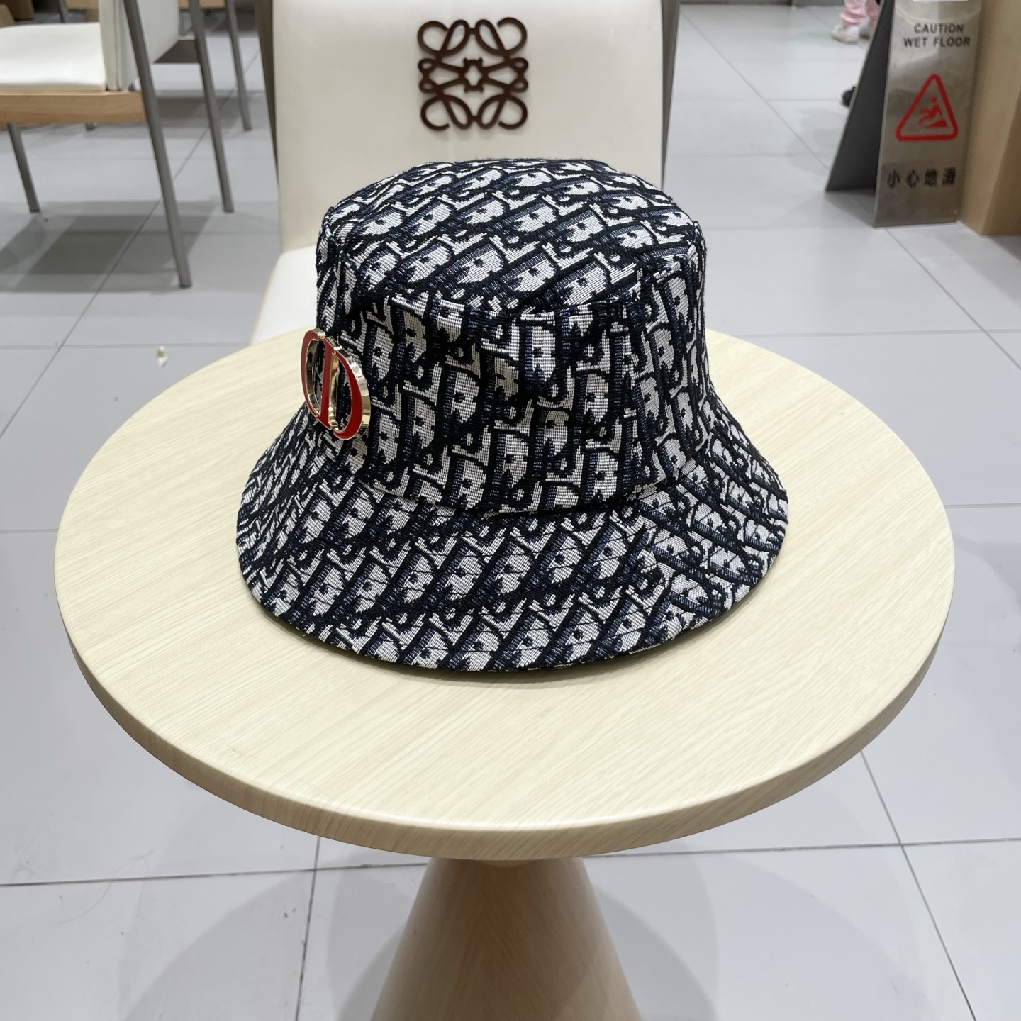  Dior 迪奥 新款原单渔夫帽， 精致純也格调很有感觉，很酷很时尚，专柜断货热门，质量超赞