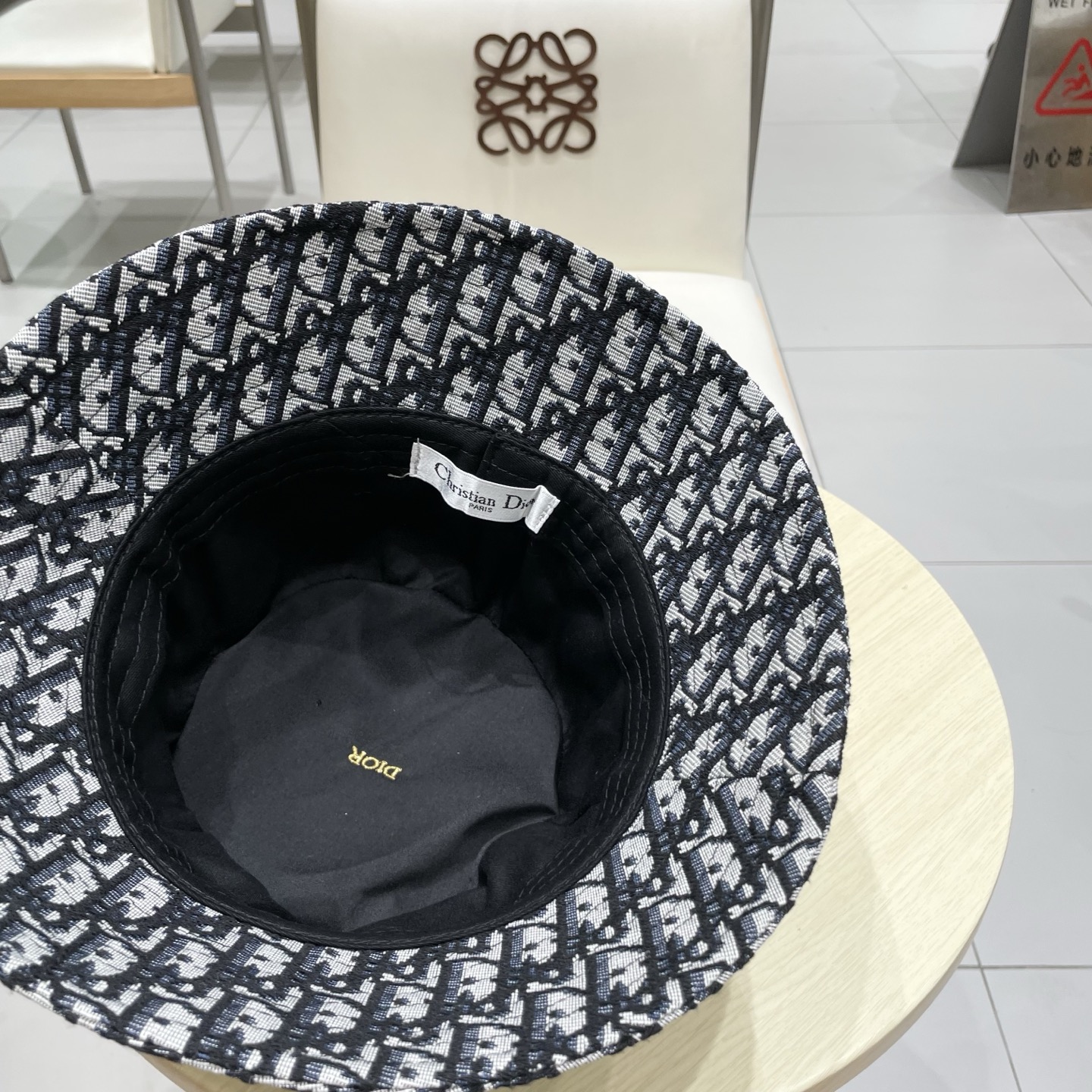  Dior 迪奥 新款原单渔夫帽， 精致純也格调很有感觉，很酷很时尚，专柜断货热门，质量超赞