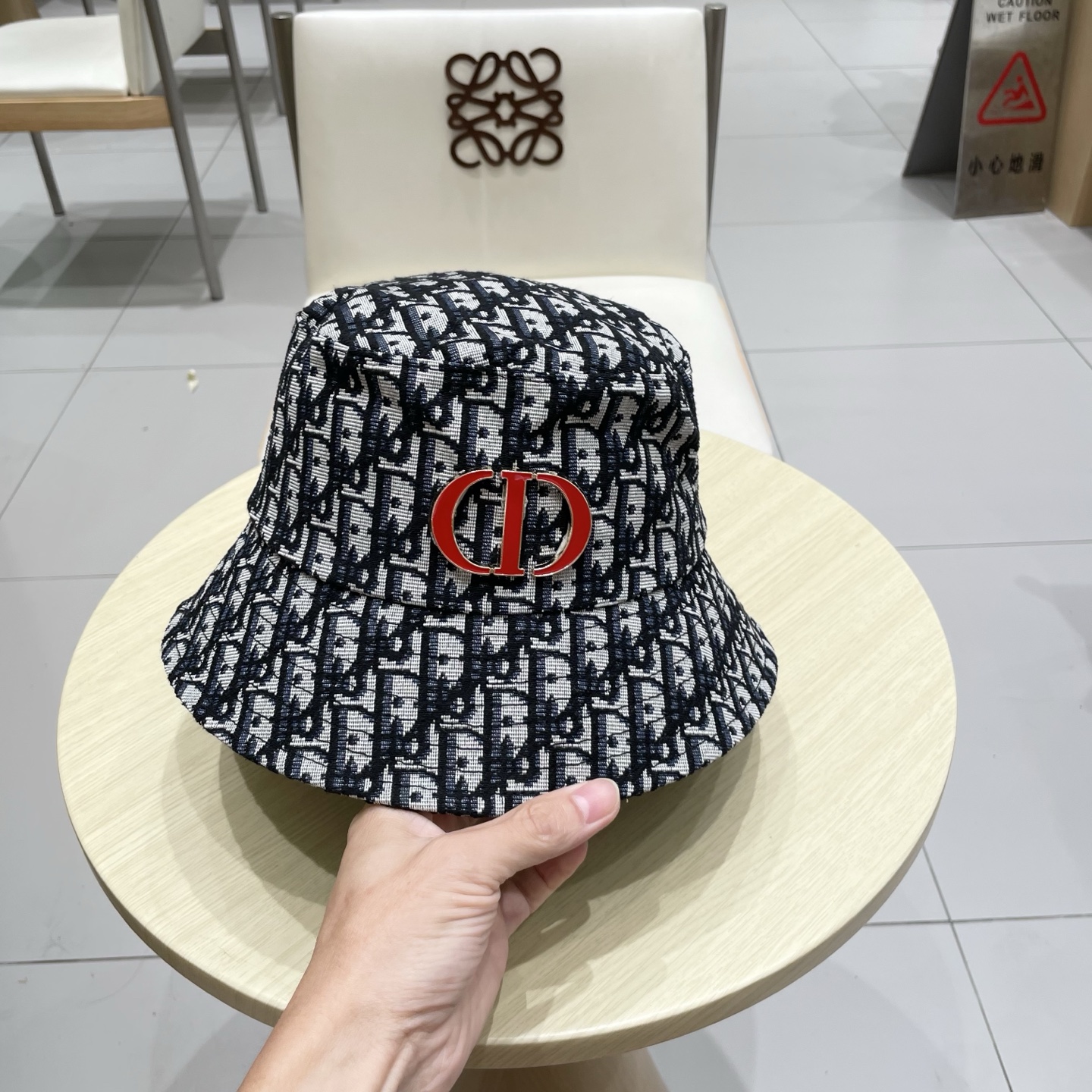  Dior 迪奥 新款原单渔夫帽， 精致純也格调很有感觉，很酷很时尚，专柜断货热门，质量超赞