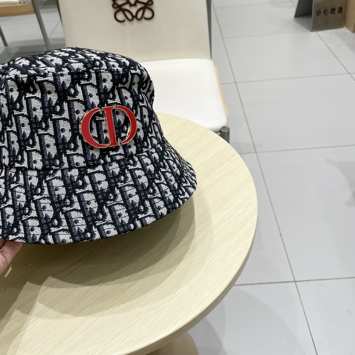  Dior 迪奥 新款原单渔夫帽， 精致純也格调很有感觉，很酷很时尚，专柜断货热门，质量超赞