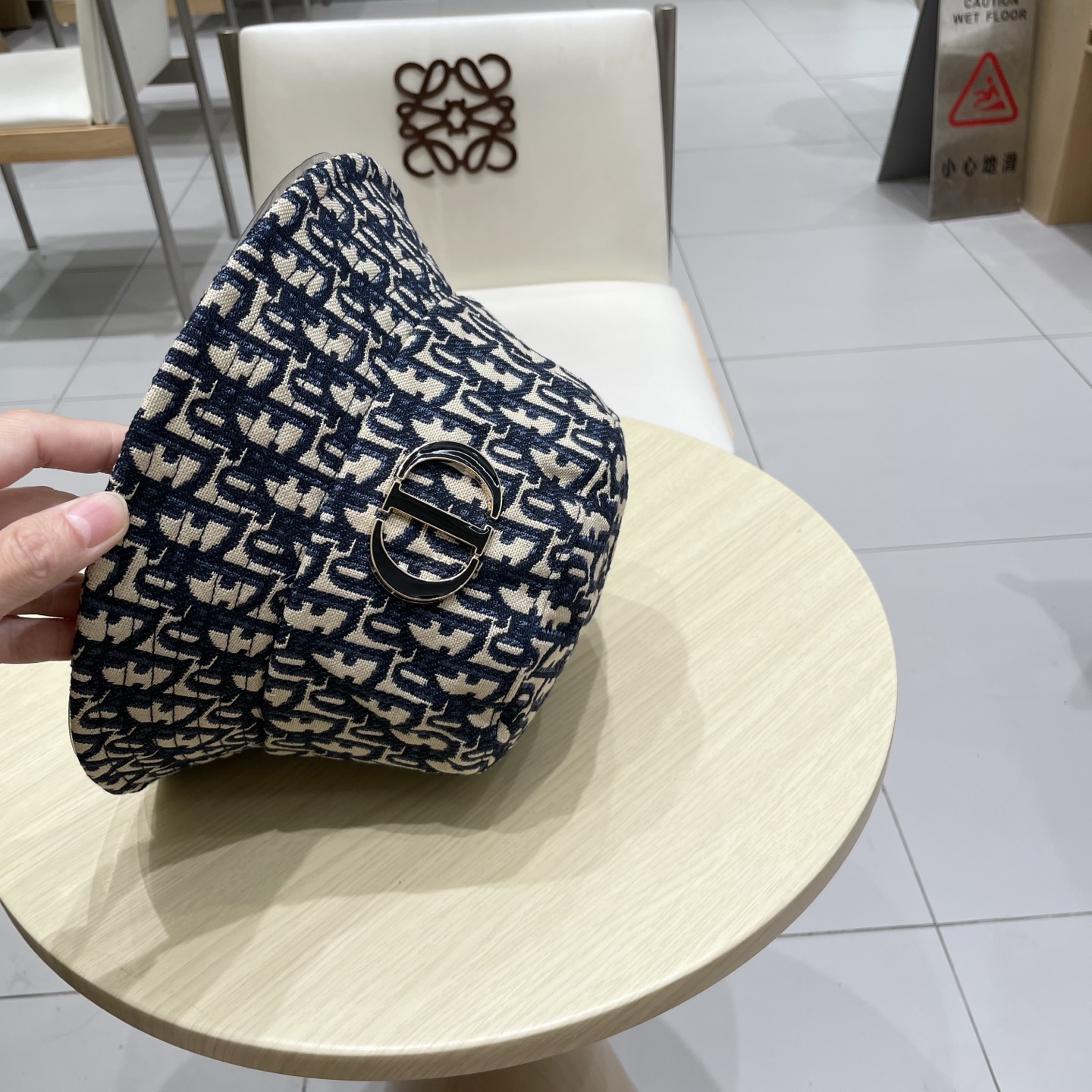  Dior 迪奥 新款原单渔夫帽， 精致純也格调很有感觉，很酷很时尚，专柜断货热门，质量超赞