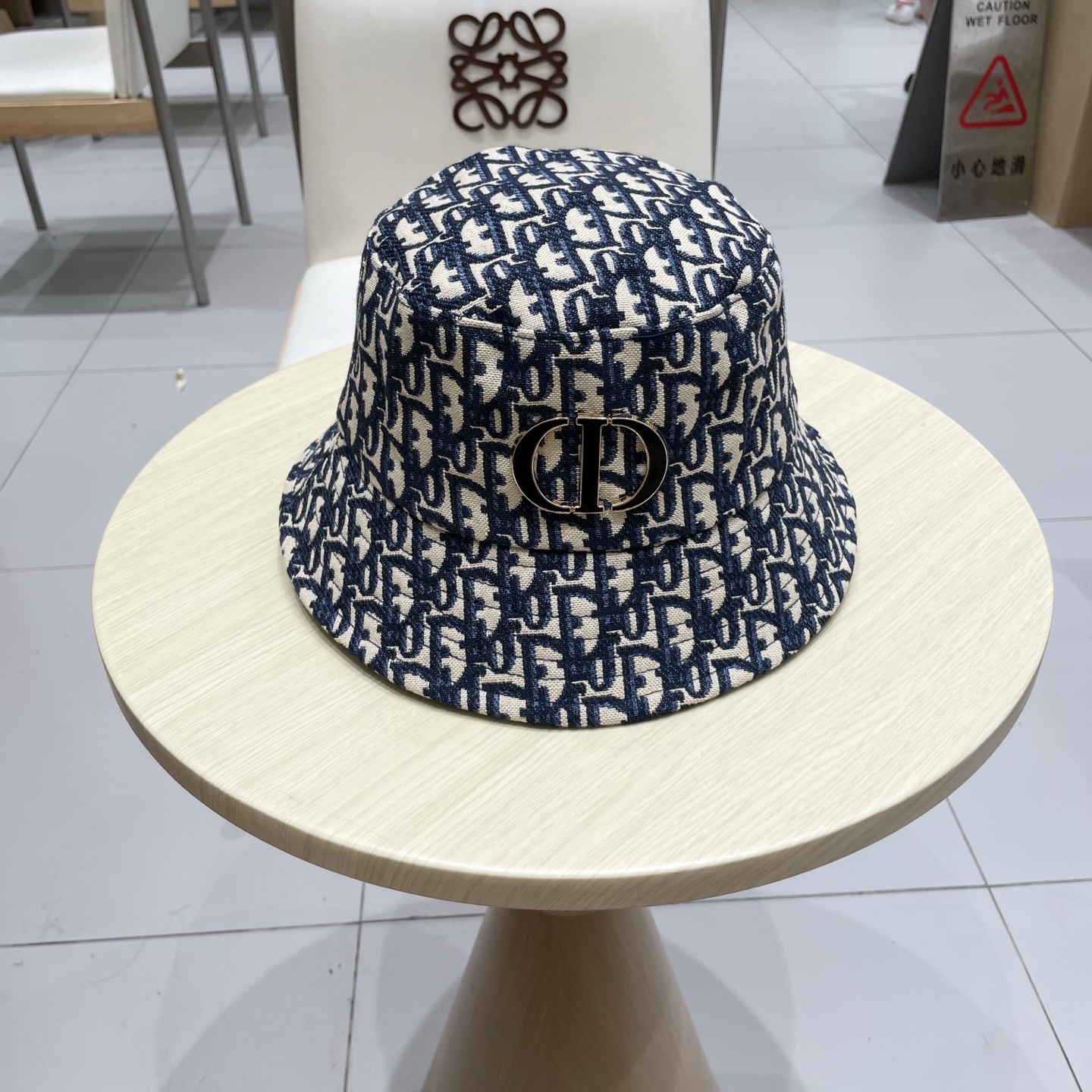  Dior 迪奥 新款原单渔夫帽， 精致純也格调很有感觉，很酷很时尚，专柜断货热门，质量超赞