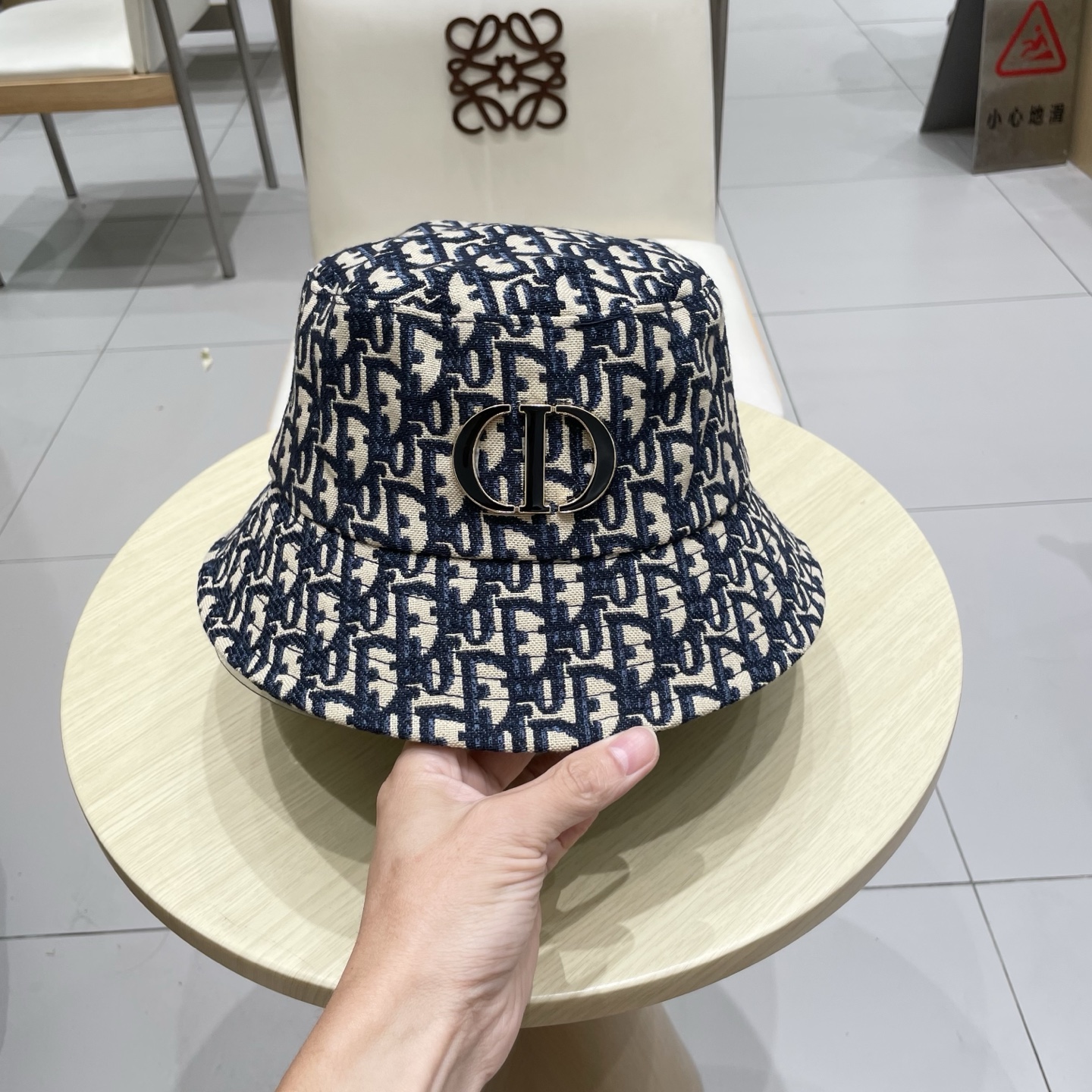 Dior 迪奥 新款原单渔夫帽， 精致純也格调很有感觉，很酷很时尚，专柜断货热门，质量超赞