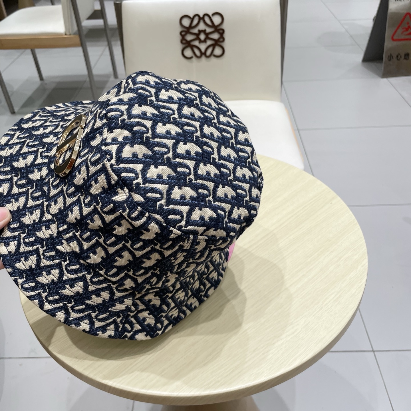  Dior 迪奥 新款原单渔夫帽， 精致純也格调很有感觉，很酷很时尚，专柜断货热门，质量超赞